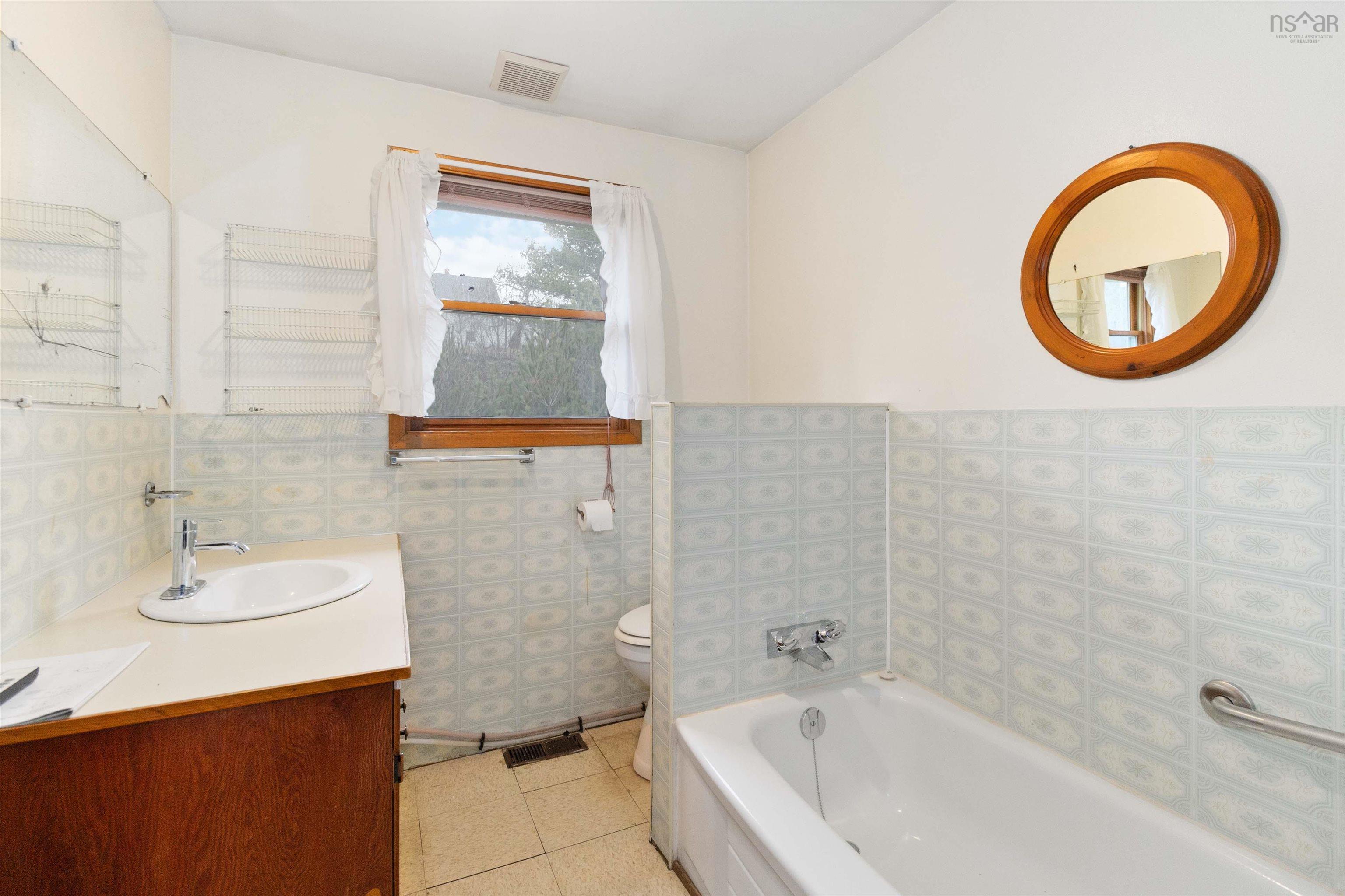 $199,000.00: 178 Fairmont Street, Mahone Bay
