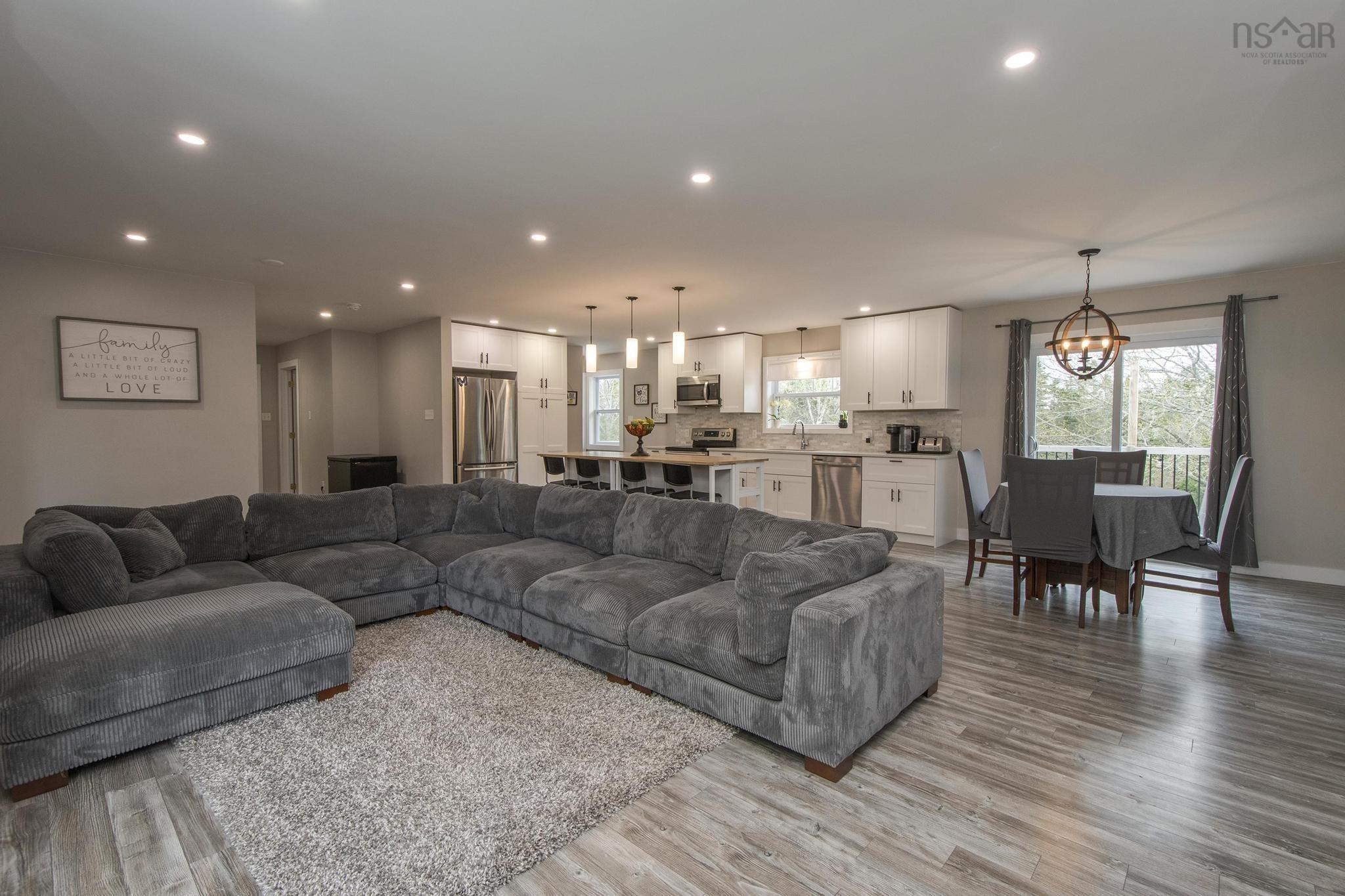 $579,900.00: 83 Greenough Drive, Porters Lake