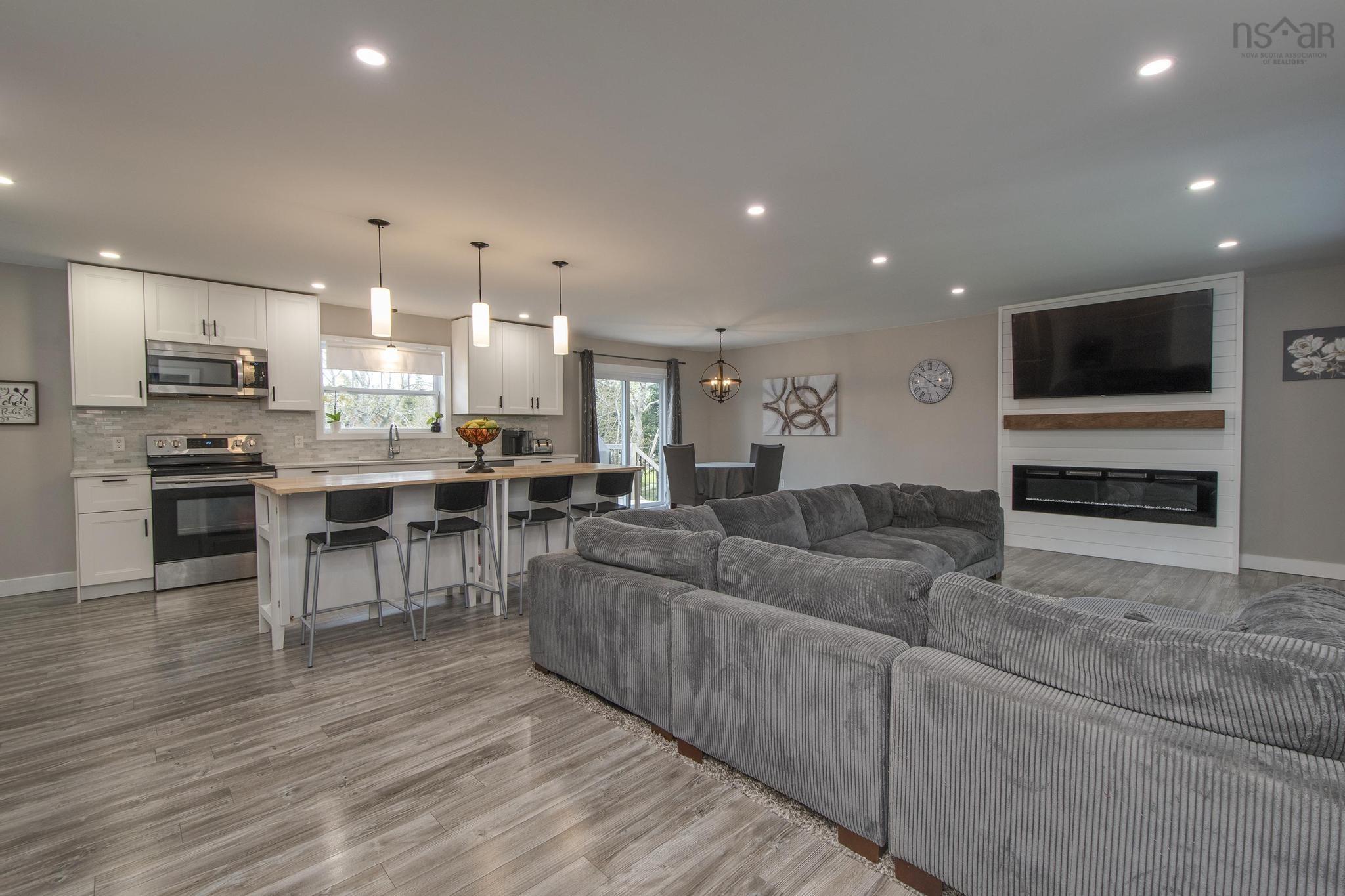$579,900.00: 83 Greenough Drive, Porters Lake