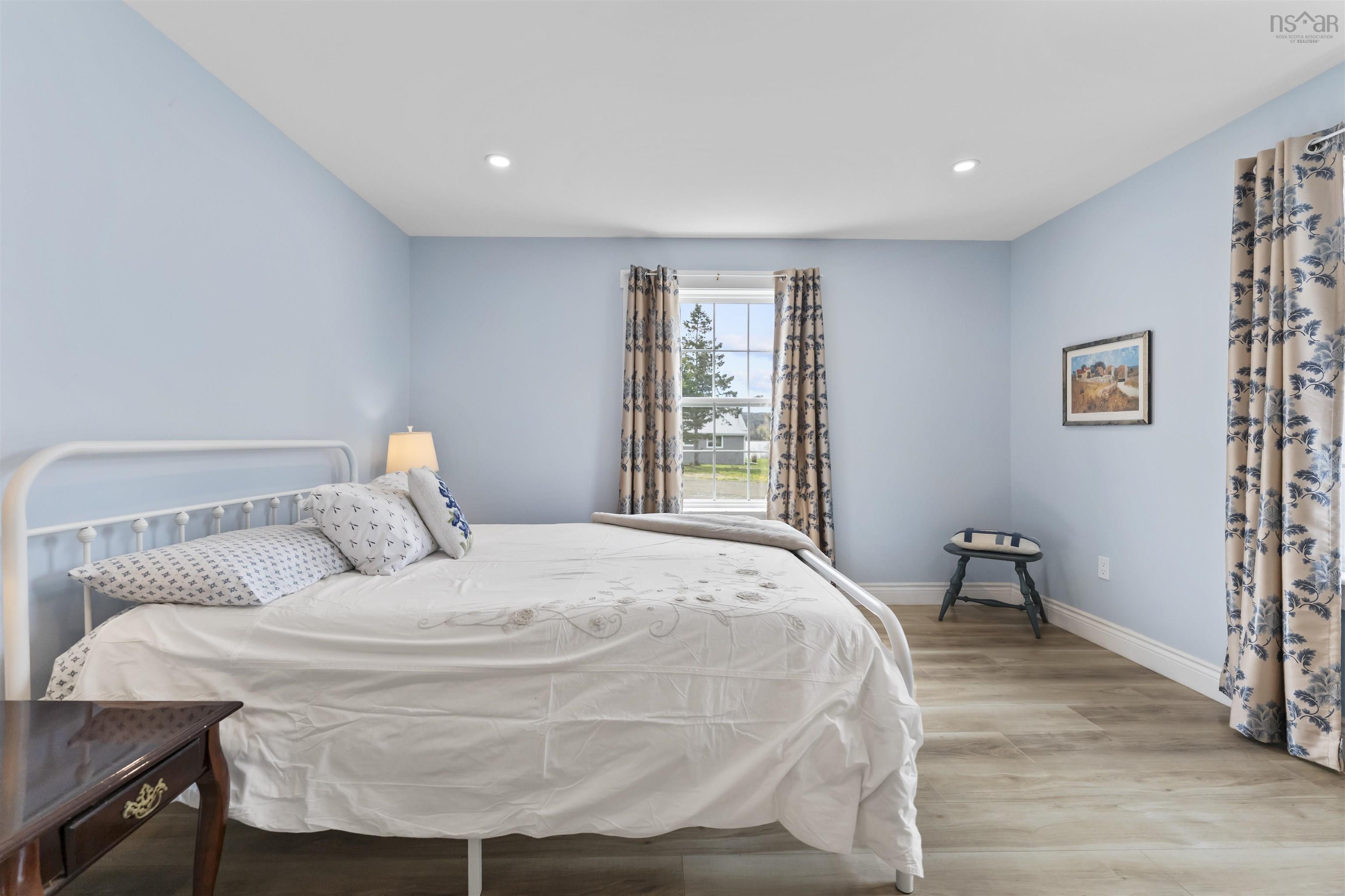 $1,147,000.00: 6 Massachusetts Road, Granville Centre