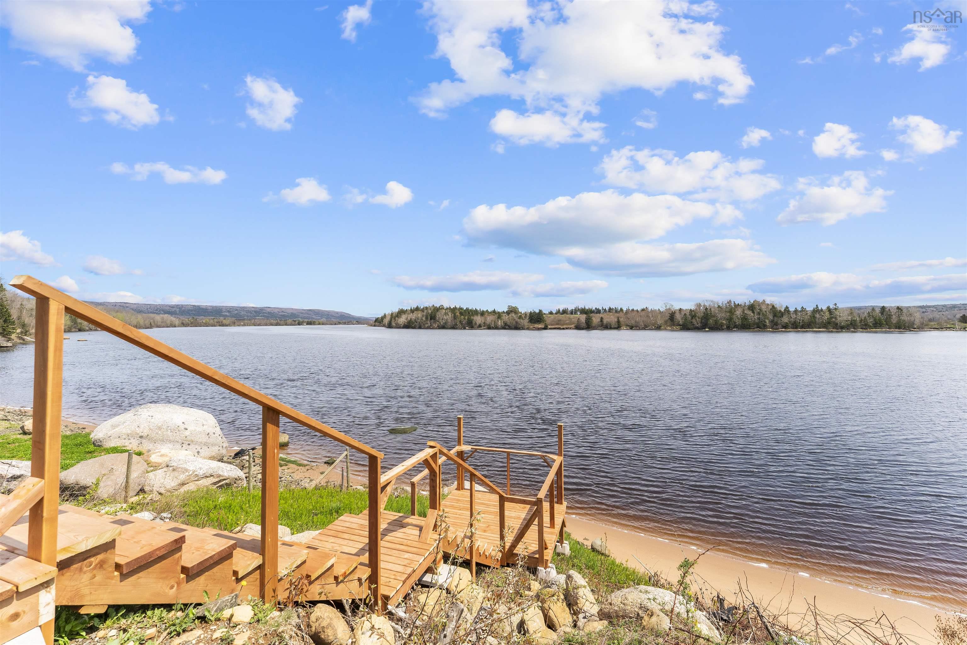 $1,147,000.00: 6 Massachusetts Road, Granville Centre