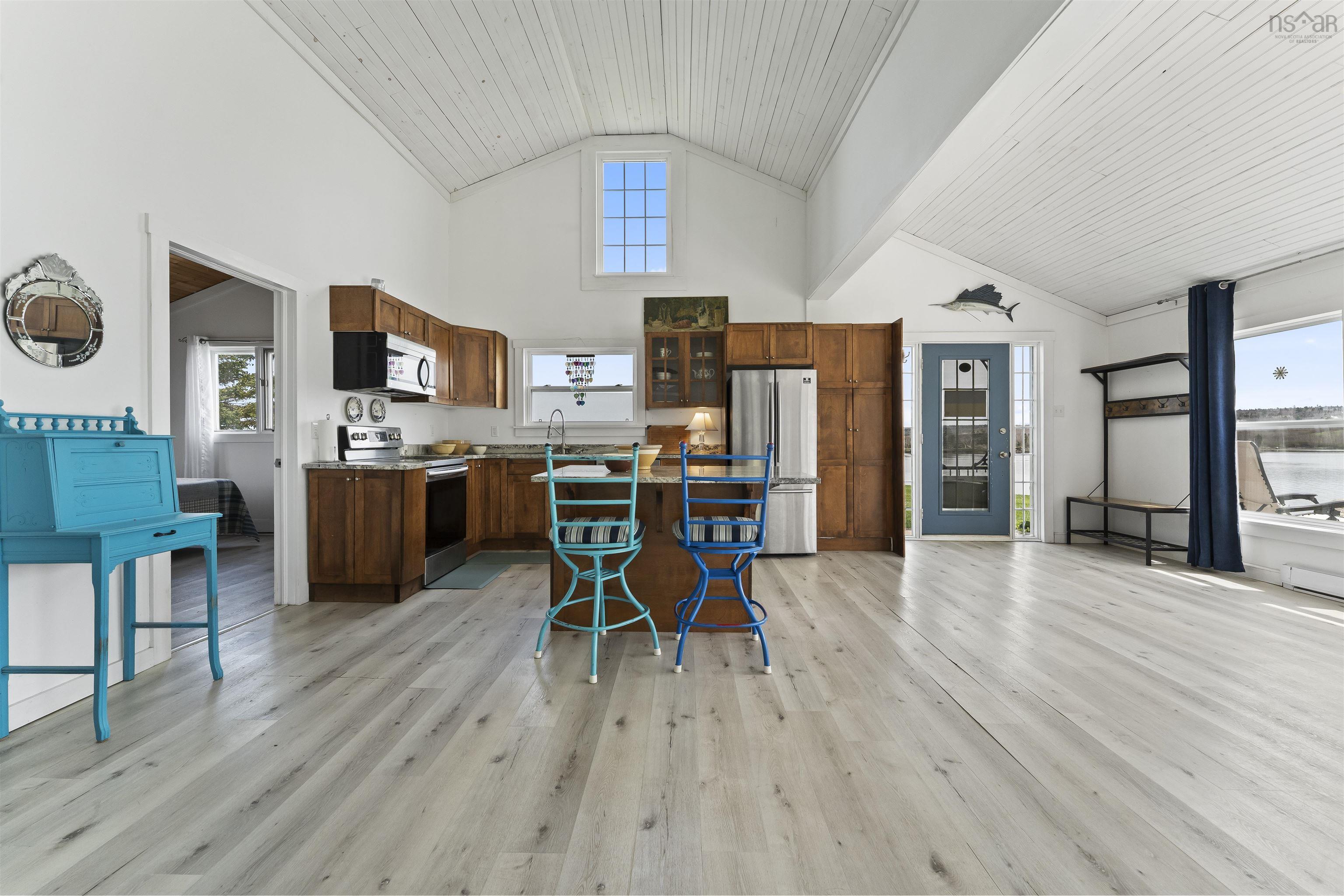 $1,147,000.00: 6 Massachusetts Road, Granville Centre