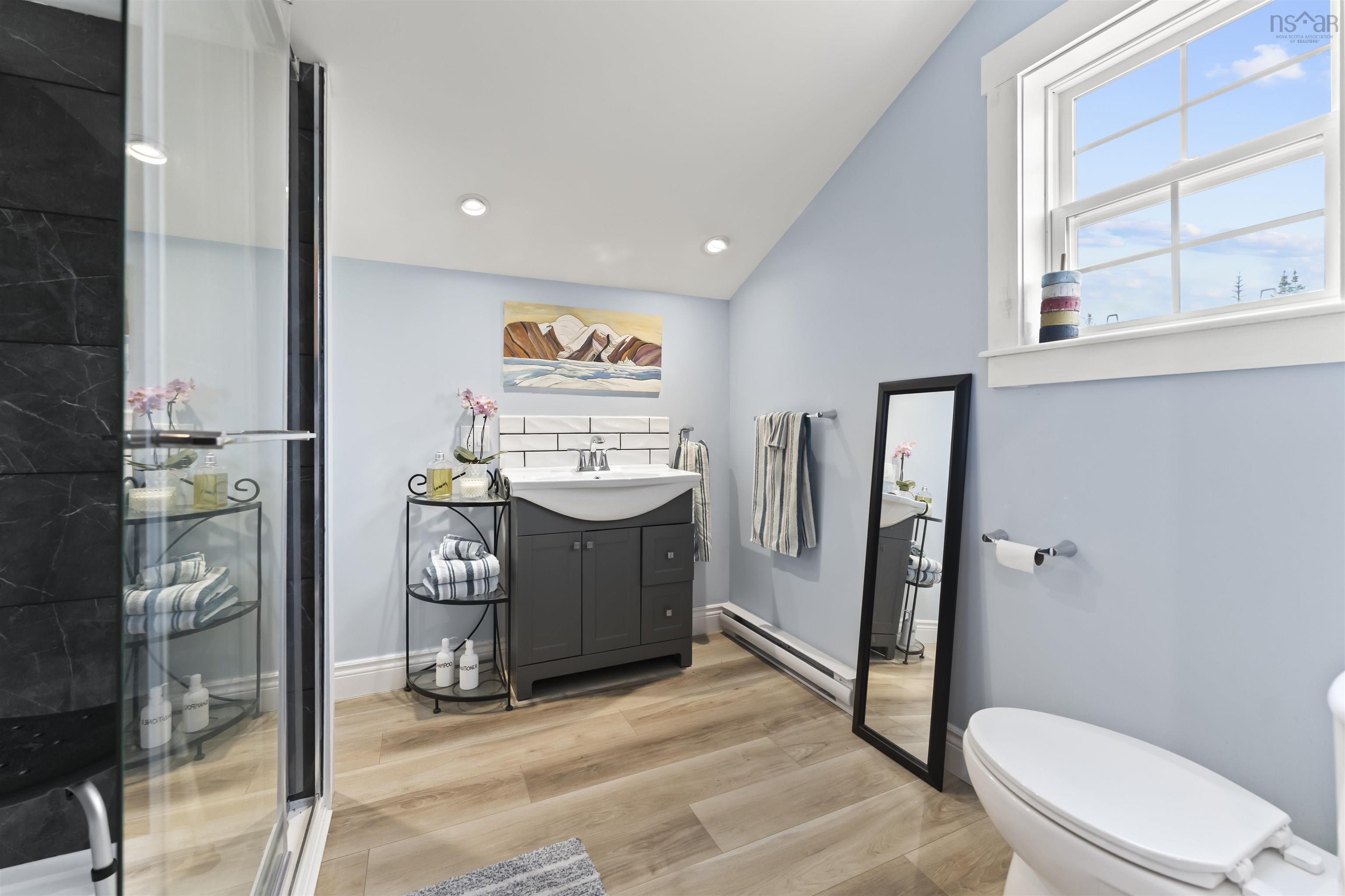 $1,147,000.00: 6 Massachusetts Road, Granville Centre