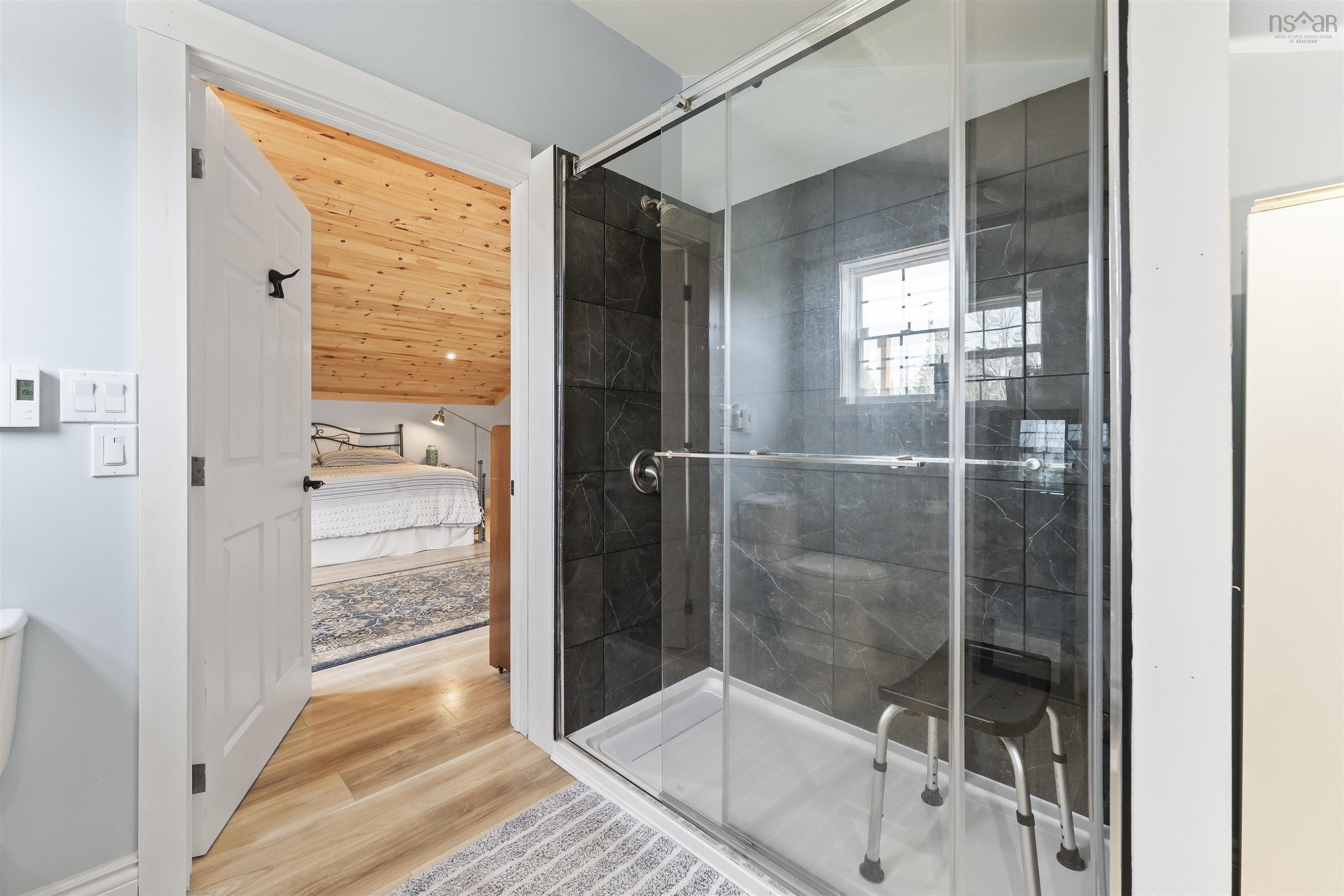 $1,147,000.00: 6 Massachusetts Road, Granville Centre