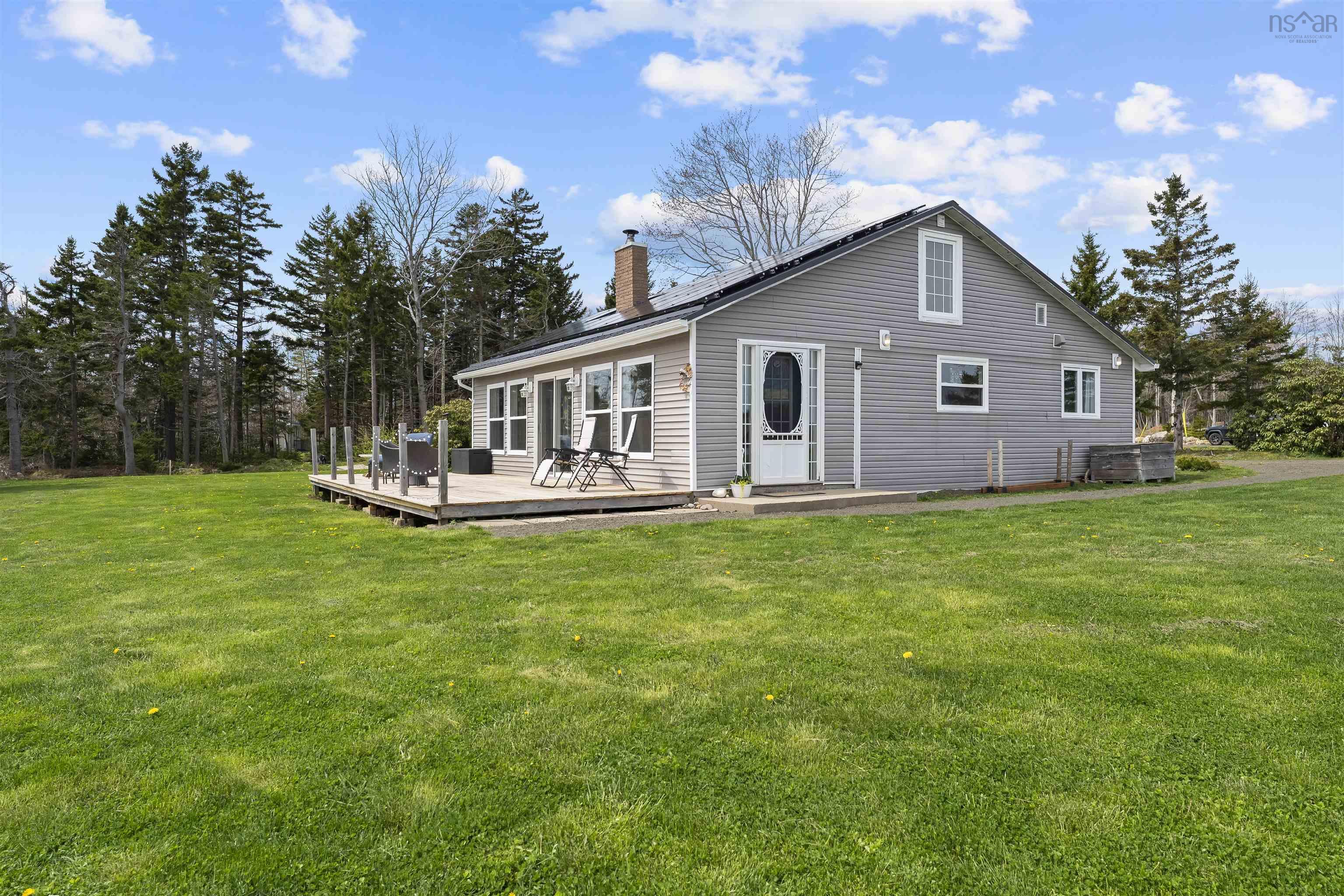 $1,147,000.00: 6 Massachusetts Road, Granville Centre