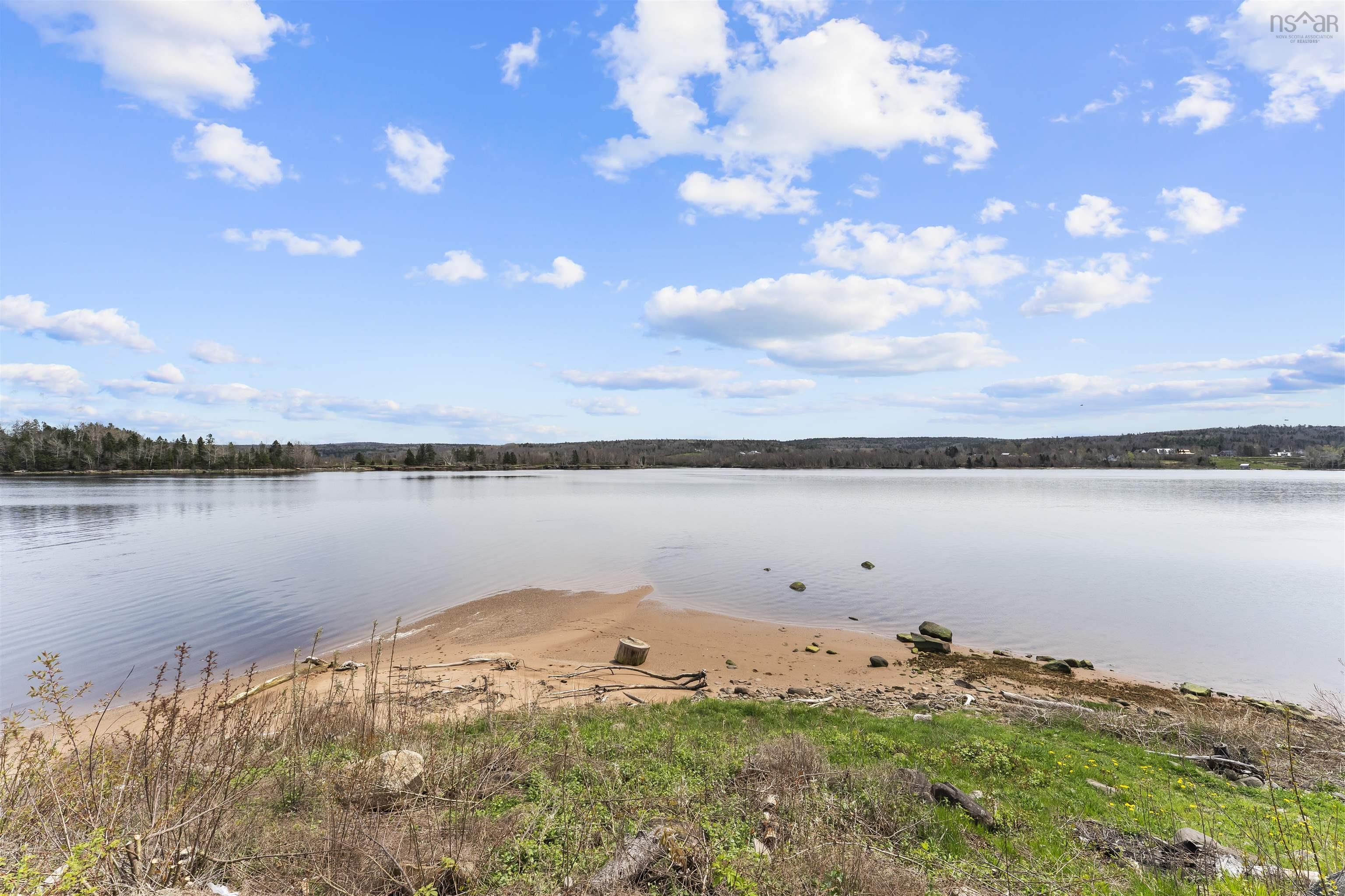 $1,147,000.00: 6 Massachusetts Road, Granville Centre