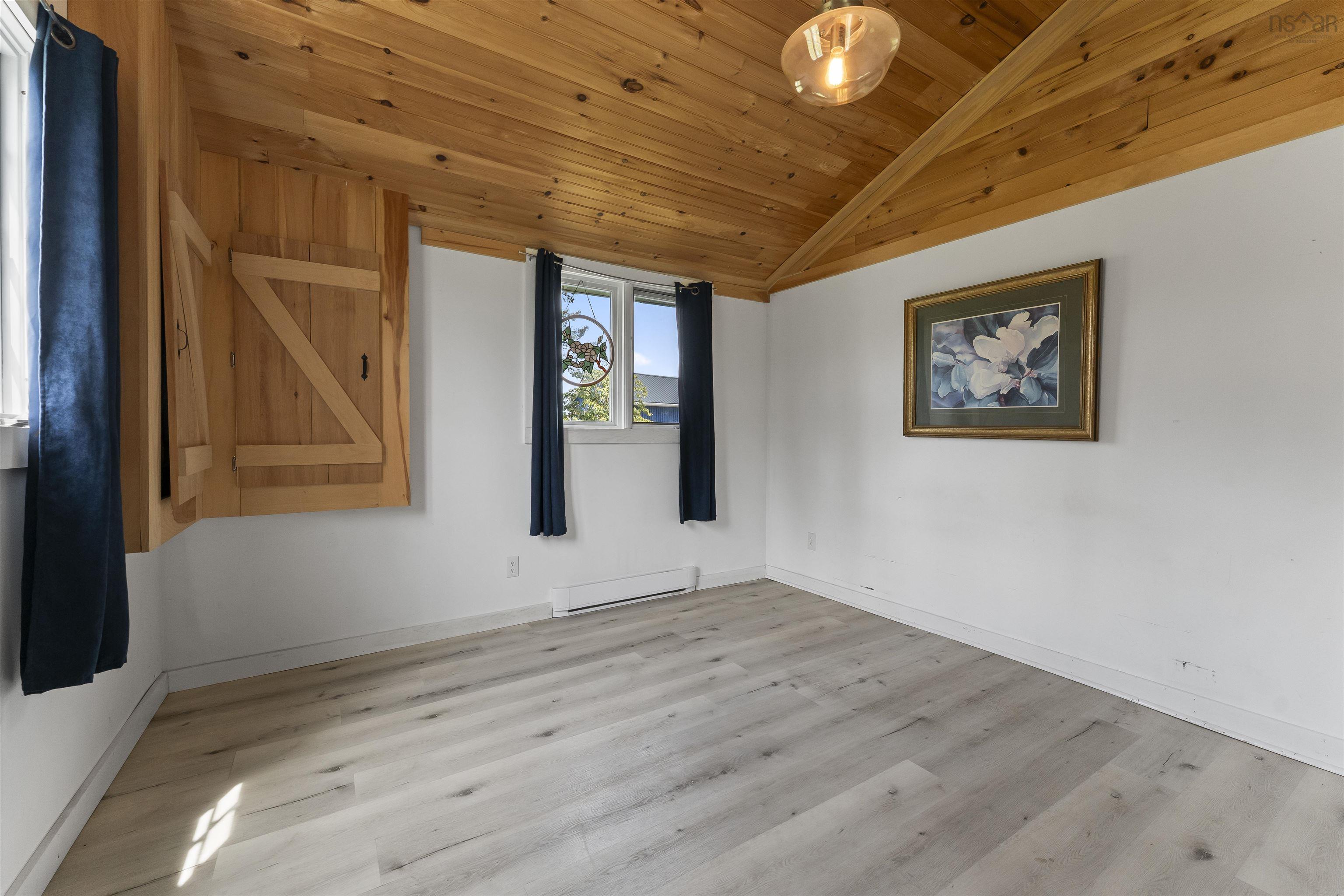 $1,147,000.00: 6 Massachusetts Road, Granville Centre