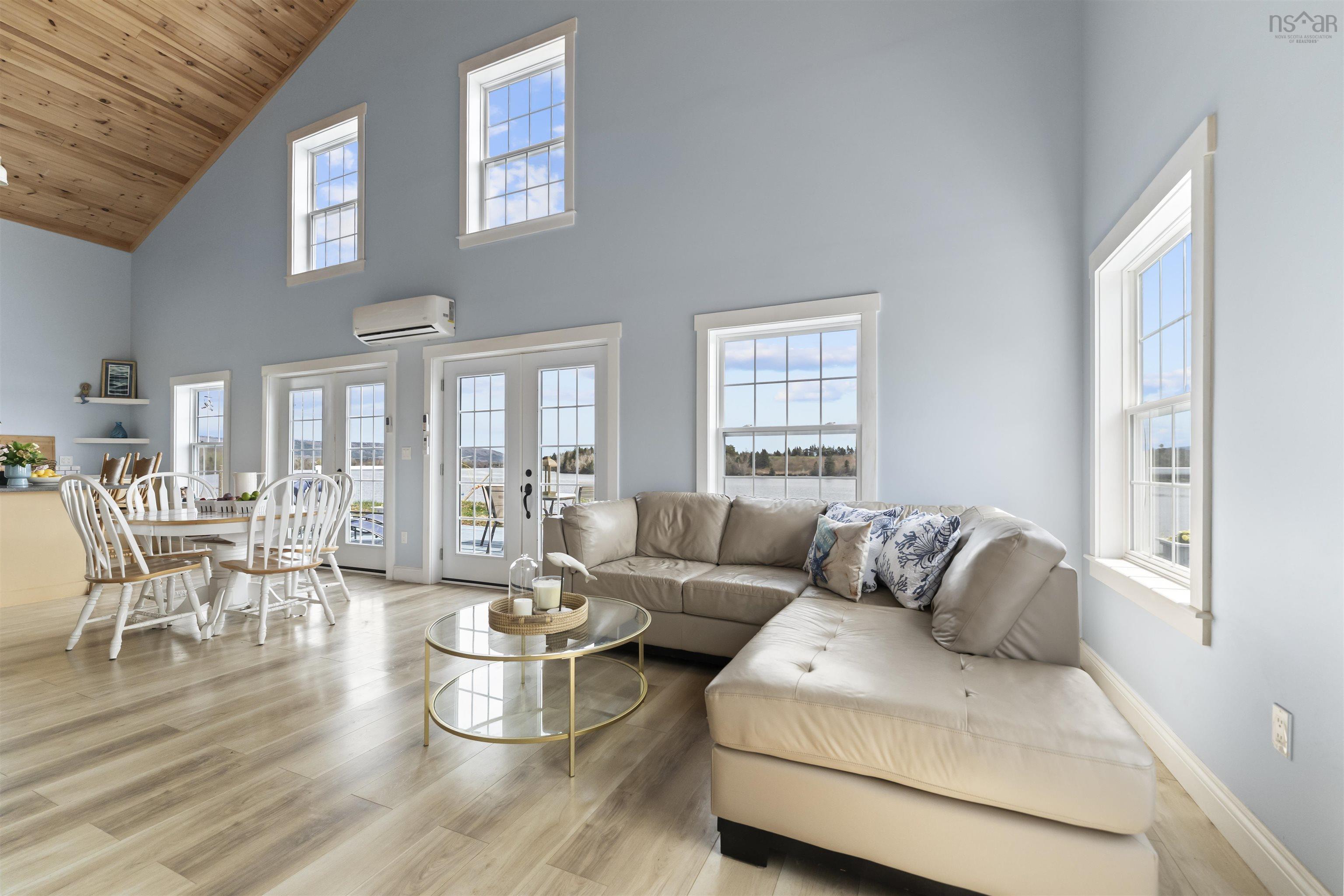 $1,147,000.00: 6 Massachusetts Road, Granville Centre
