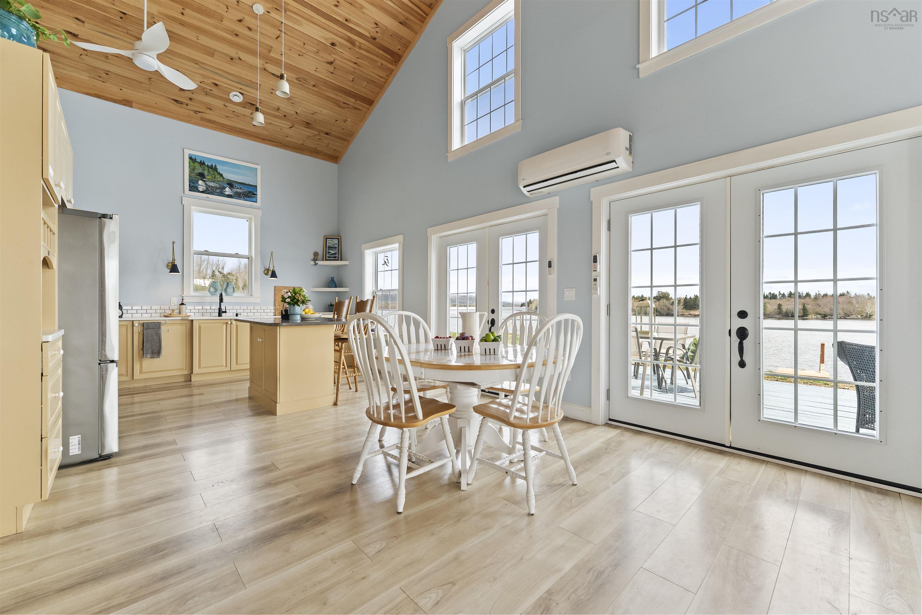 $1,147,000.00: 6 Massachusetts Road, Granville Centre