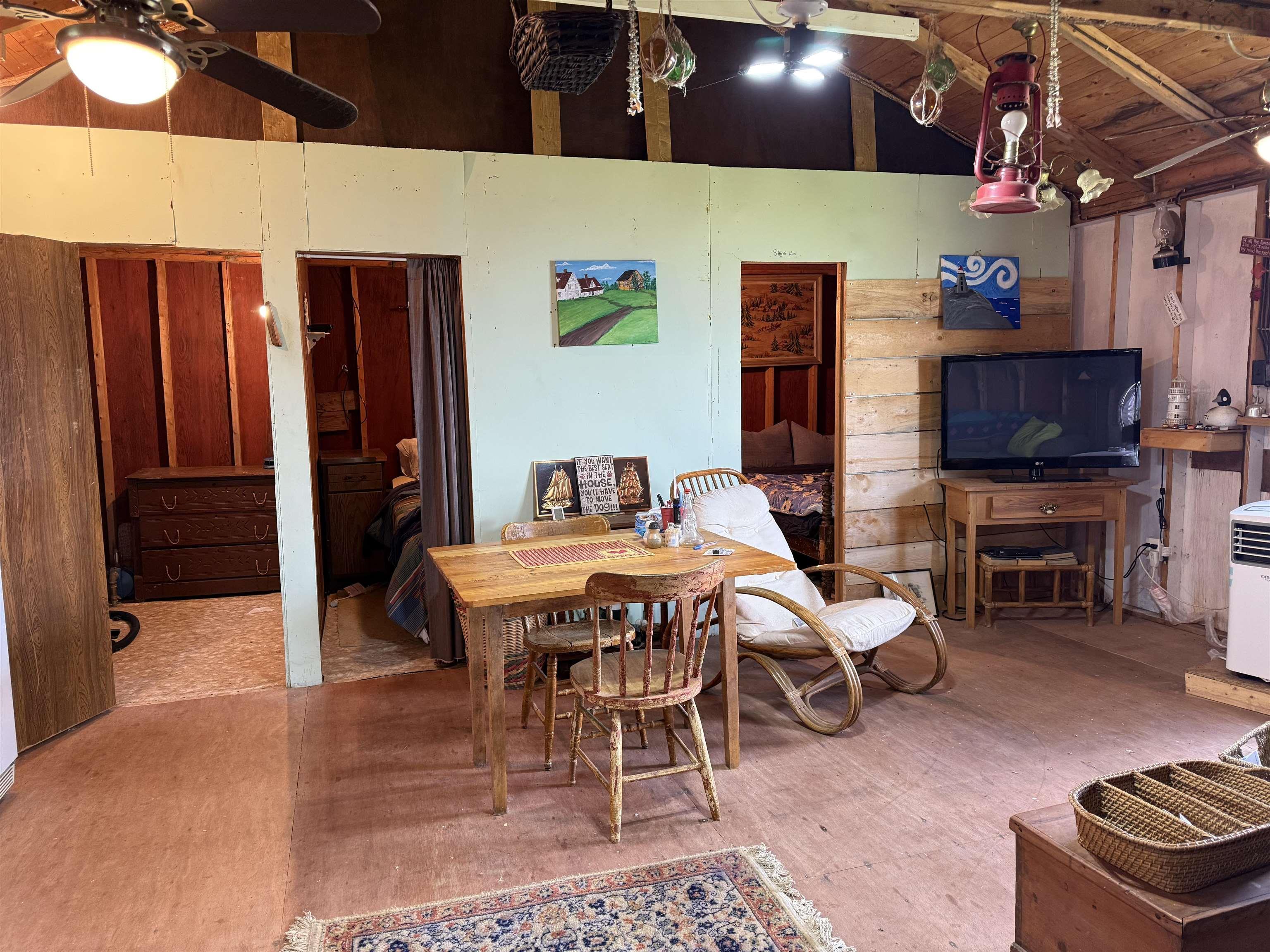 $299,900.00: 28 Quahog Lane, Brule Point