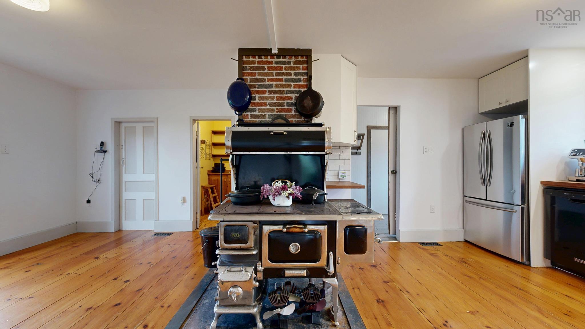 $849,000.00: 12812 Shore Road, Moshers Corner