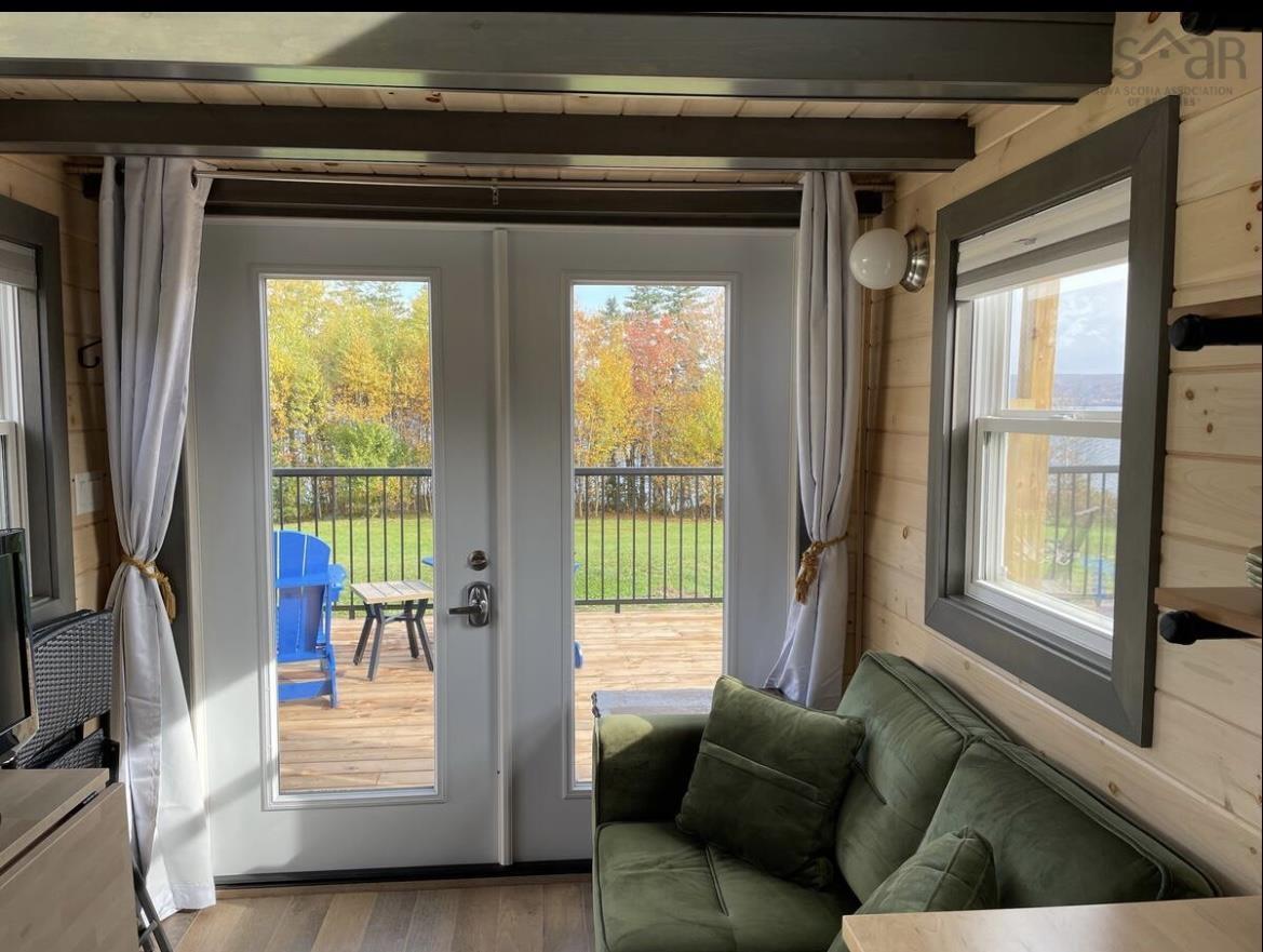 $1,100,000.00: 1543 West Lake Ainslie, West Lake Ainslie