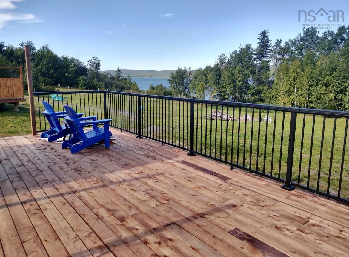 $1,100,000.00: 1543 West Lake Ainslie, West Lake Ainslie