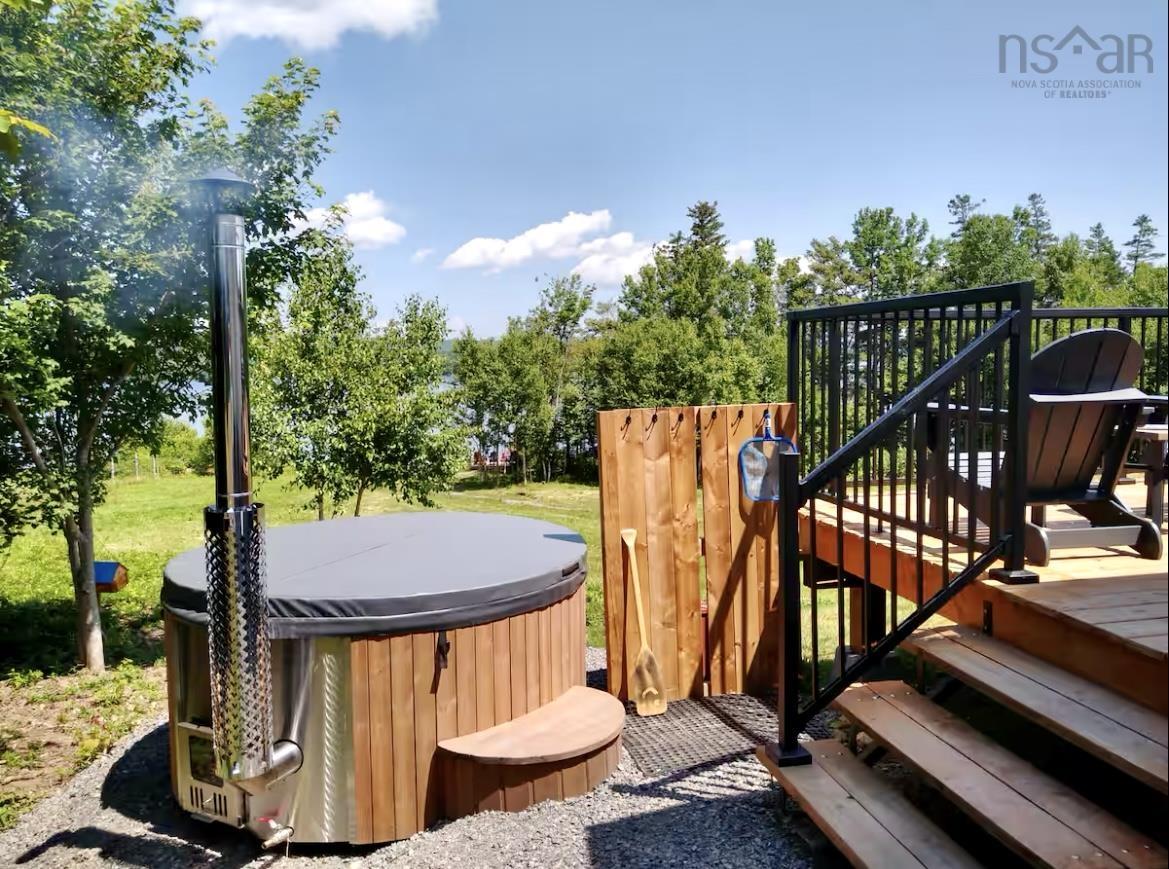 $1,100,000.00: 1543 West Lake Ainslie, West Lake Ainslie