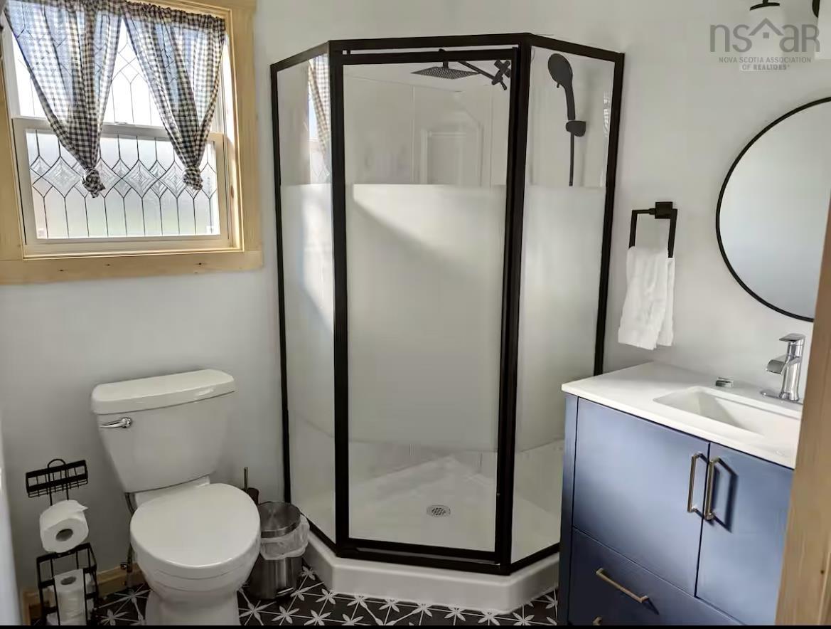 $1,100,000.00: 1543 West Lake Ainslie, West Lake Ainslie