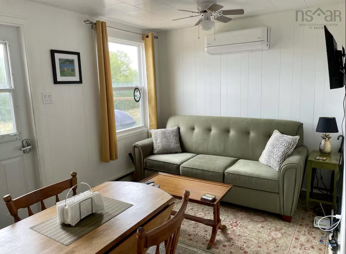 $1,100,000.00: 1543 West Lake Ainslie, West Lake Ainslie