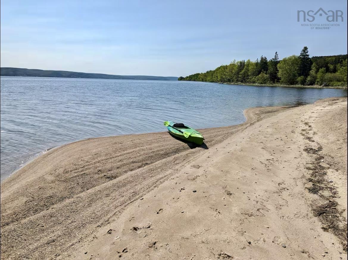 $1,100,000.00: 1543 West Lake Ainslie, West Lake Ainslie