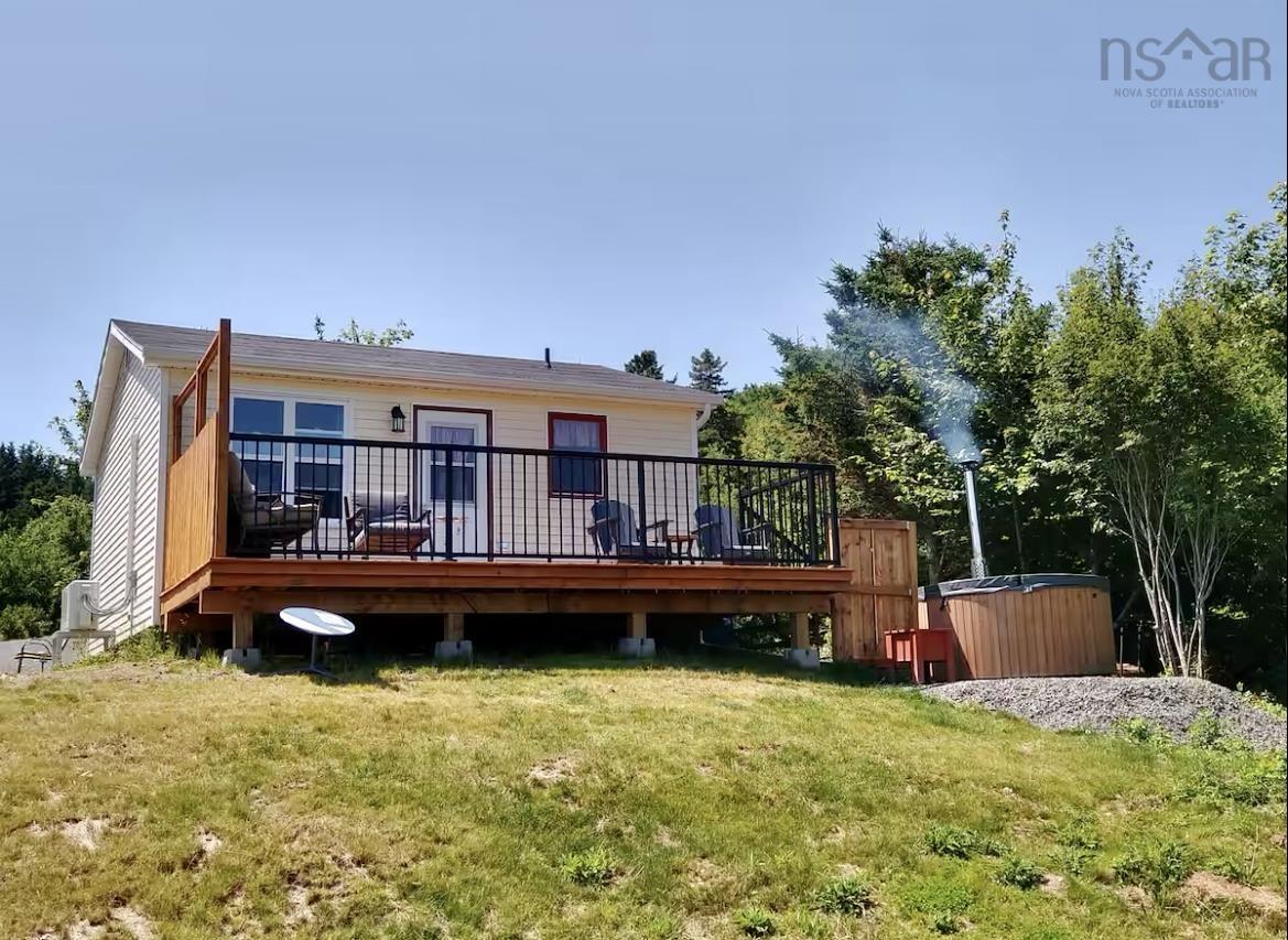 $1,100,000.00: 1543 West Lake Ainslie, West Lake Ainslie