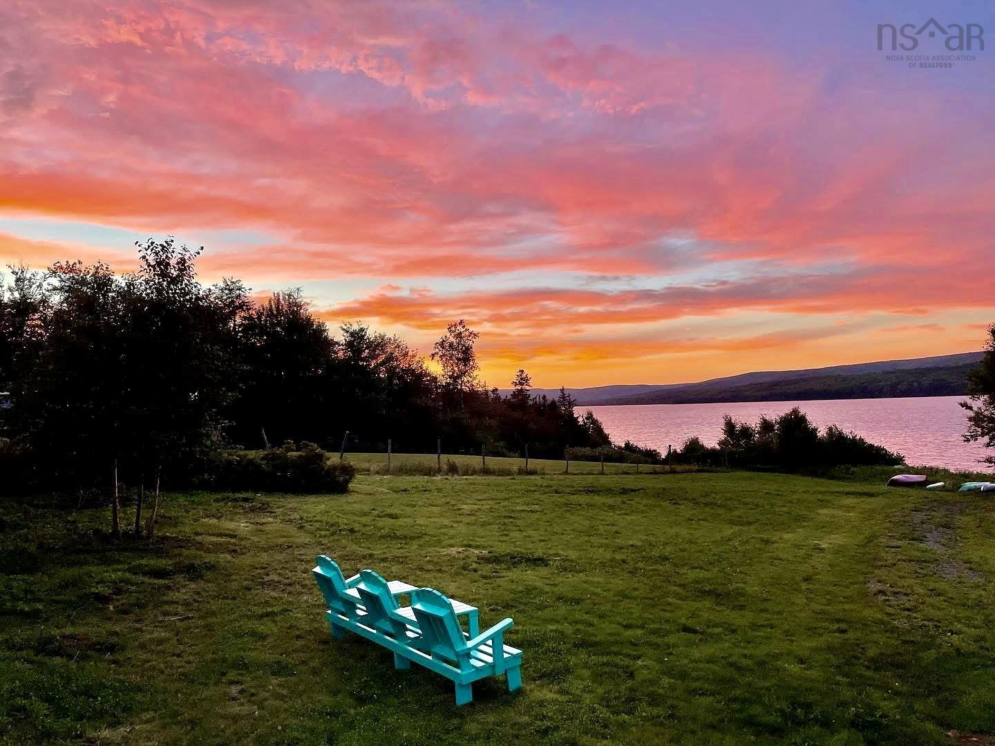 $1,100,000.00: 1543 West Lake Ainslie, West Lake Ainslie