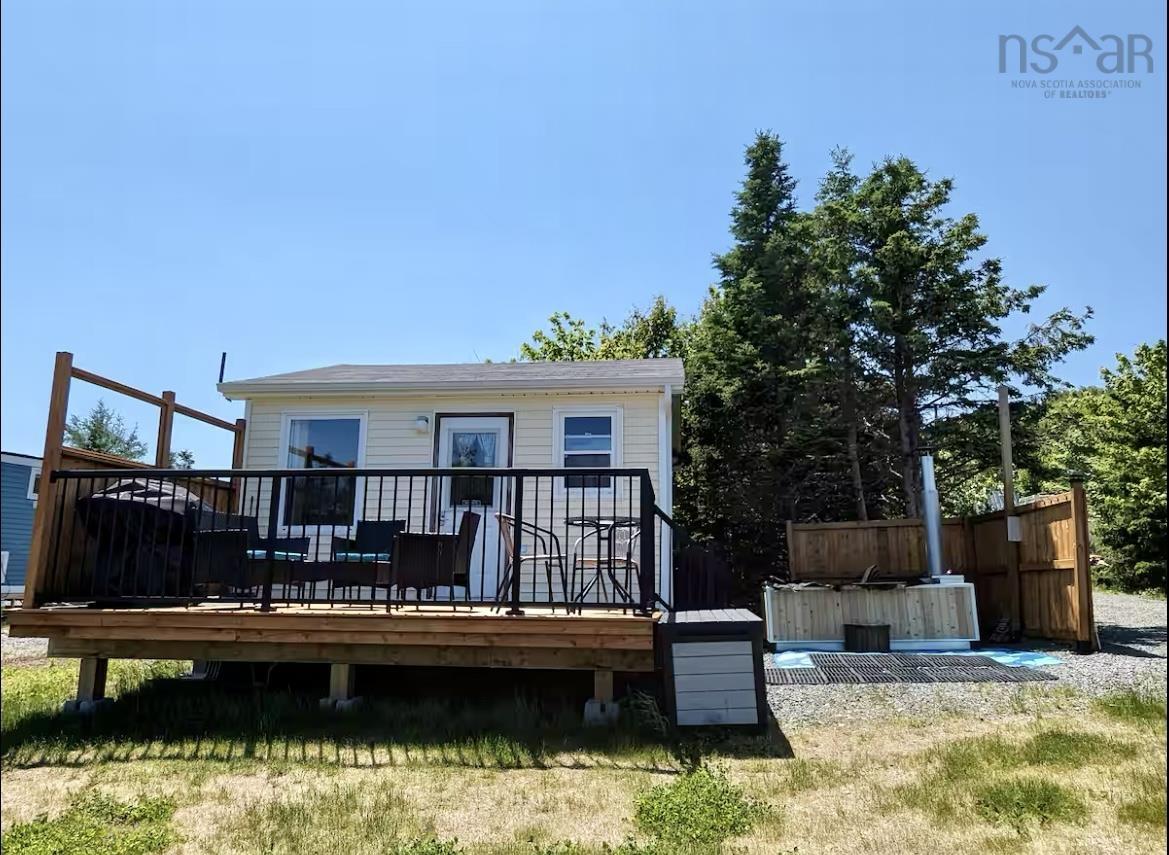 $1,100,000.00: 1543 West Lake Ainslie, West Lake Ainslie