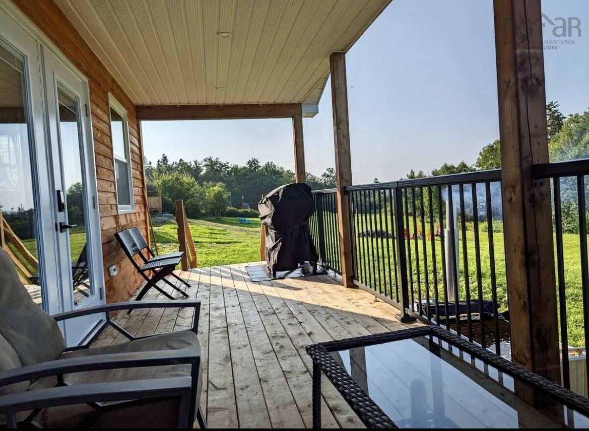 $1,100,000.00: 1543 West Lake Ainslie, West Lake Ainslie