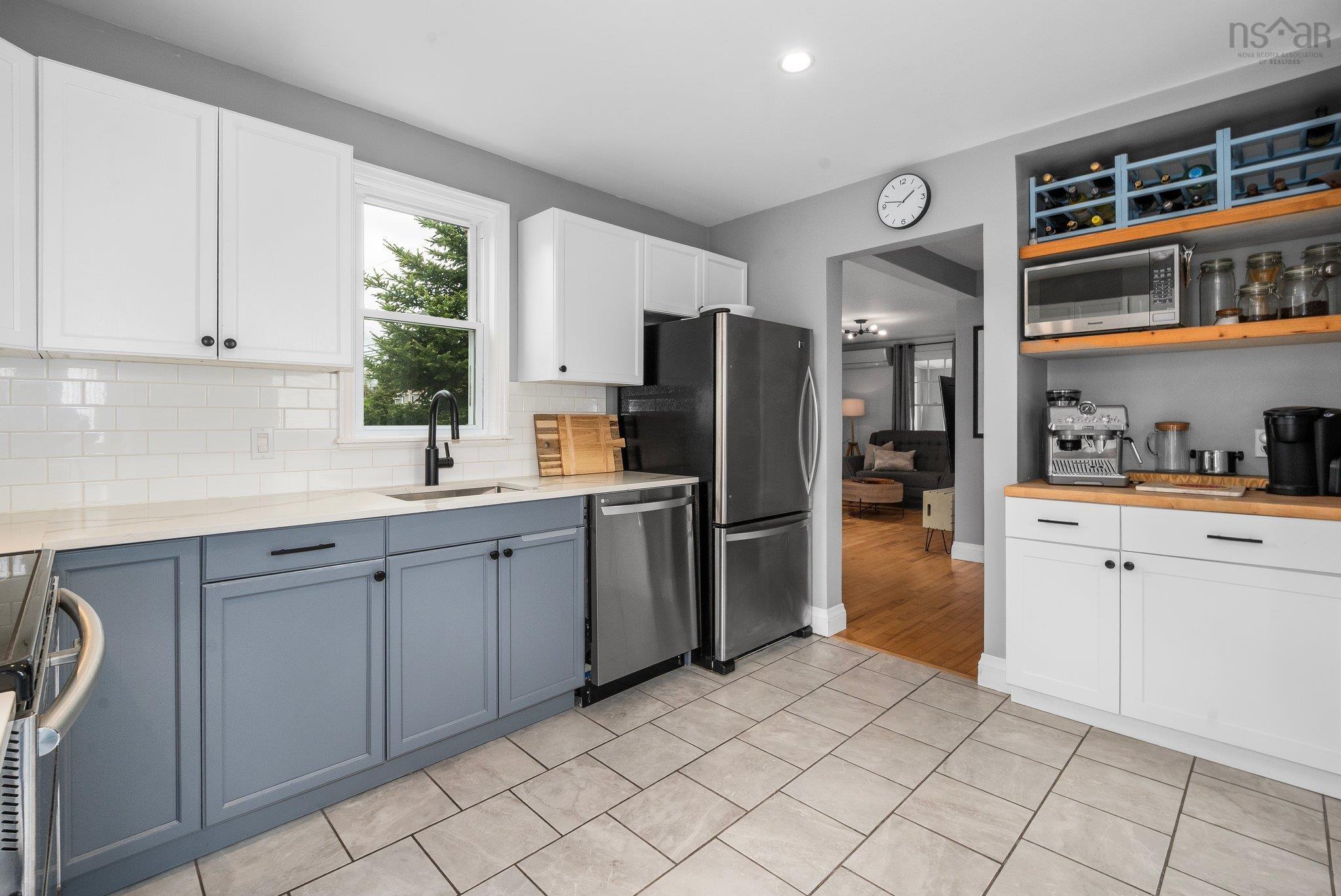 $379,900.00: 1560 St Margarets Bay Road, Lakeside