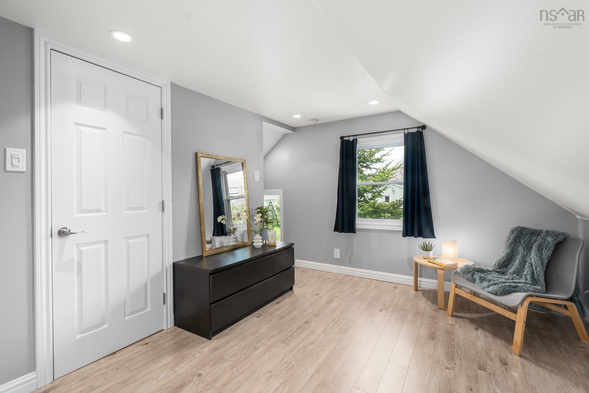$379,900.00: 1560 St Margarets Bay Road, Lakeside