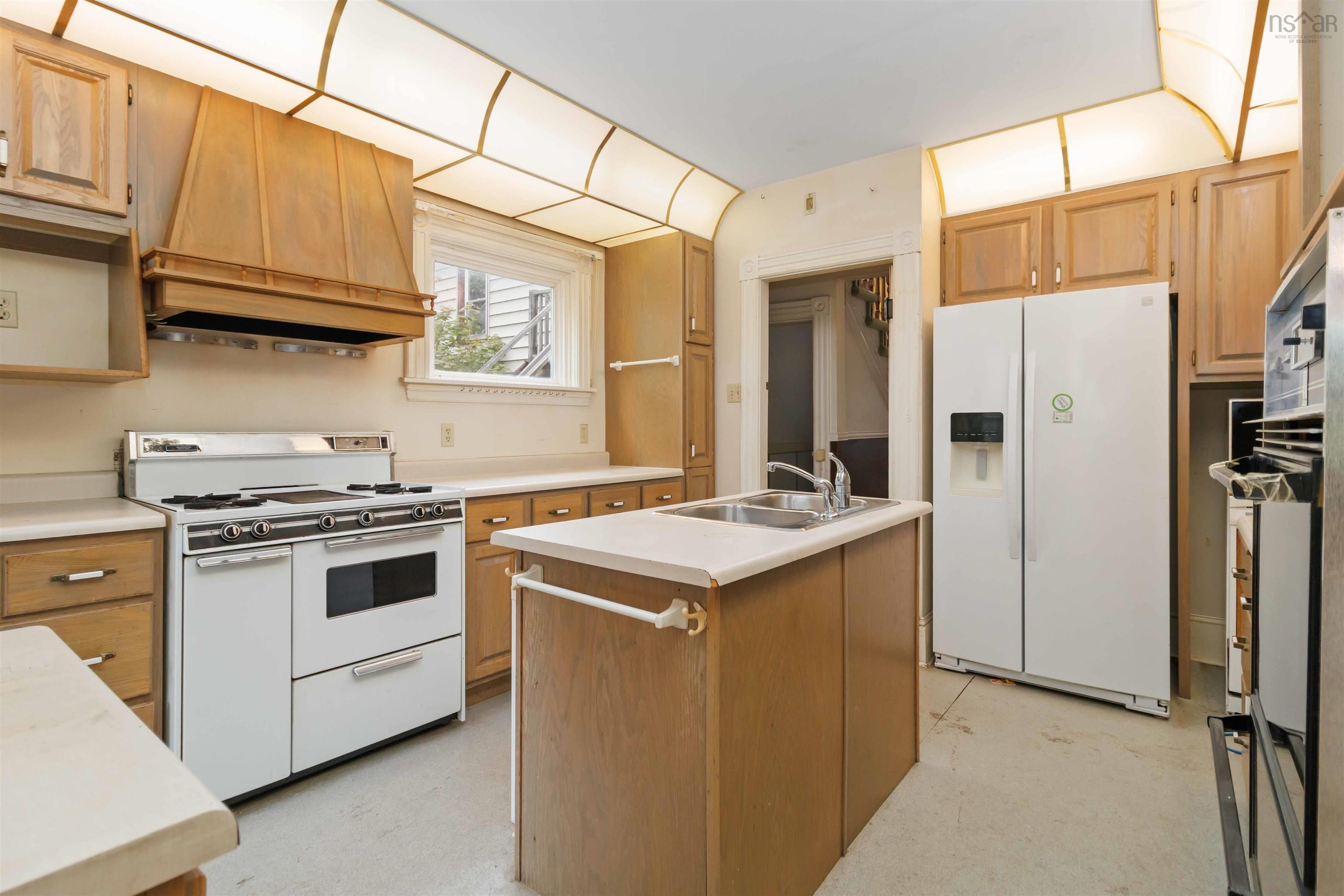 $1,500,000.00: 1874 & 1878 Seldon Street, Halifax