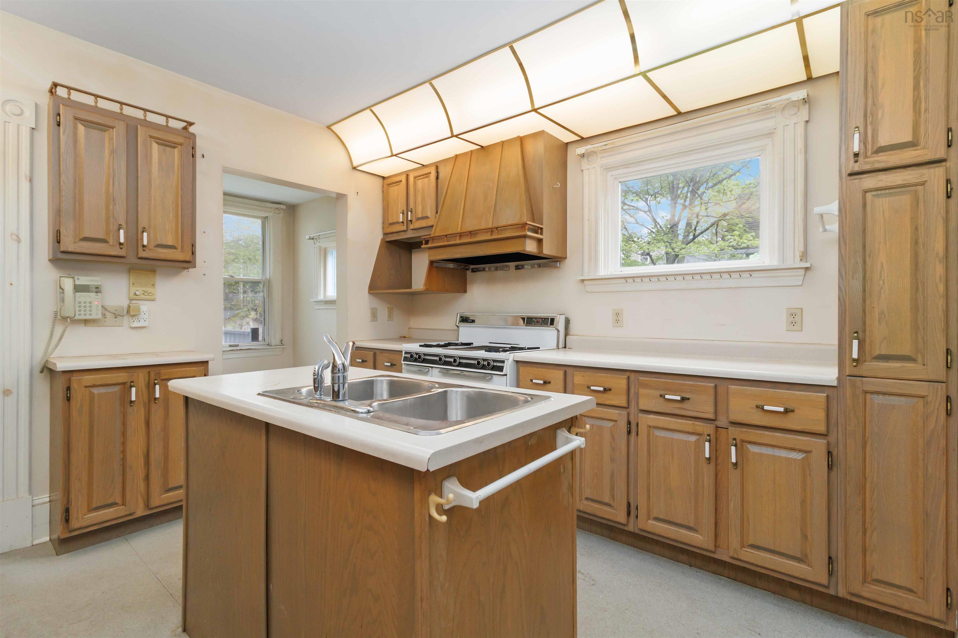 $1,500,000.00: 1874 & 1878 Seldon Street, Halifax