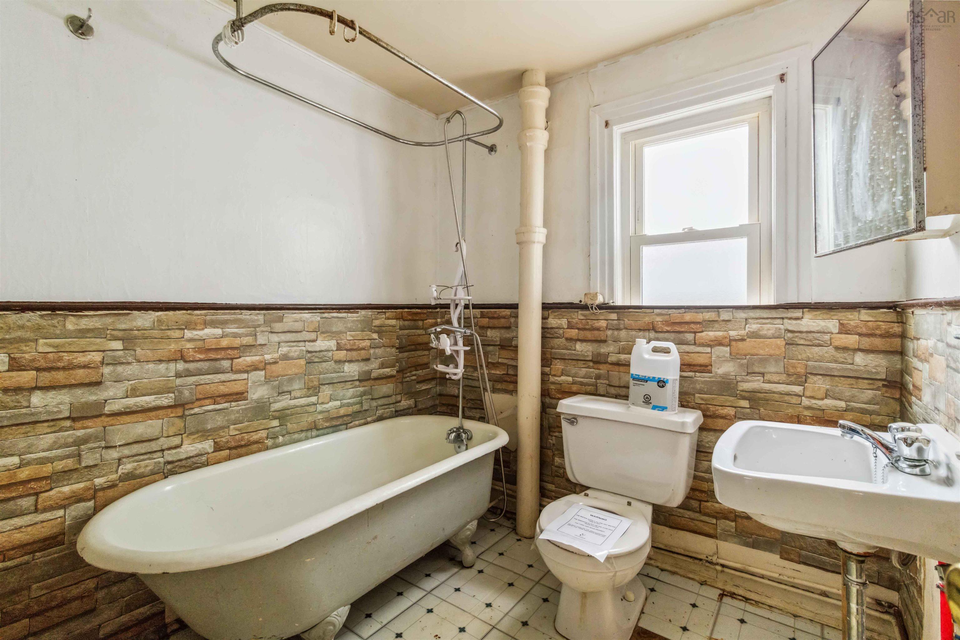 $1,500,000.00: 1874 & 1878 Seldon Street, Halifax
