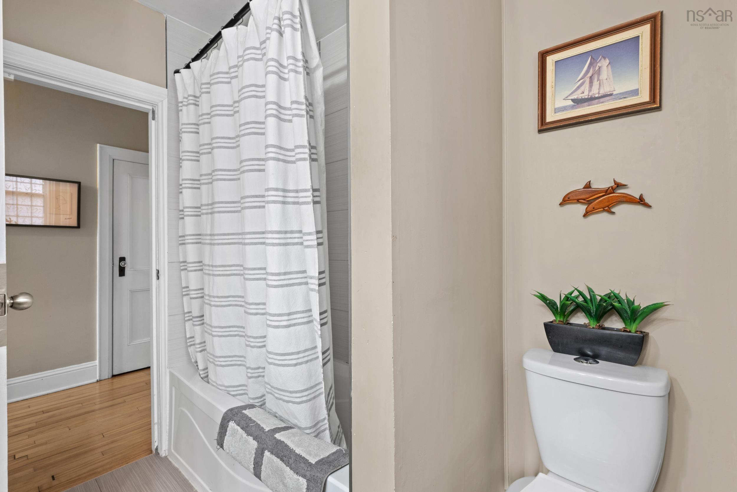 $749,999.00: 3313 Robie Street, North End