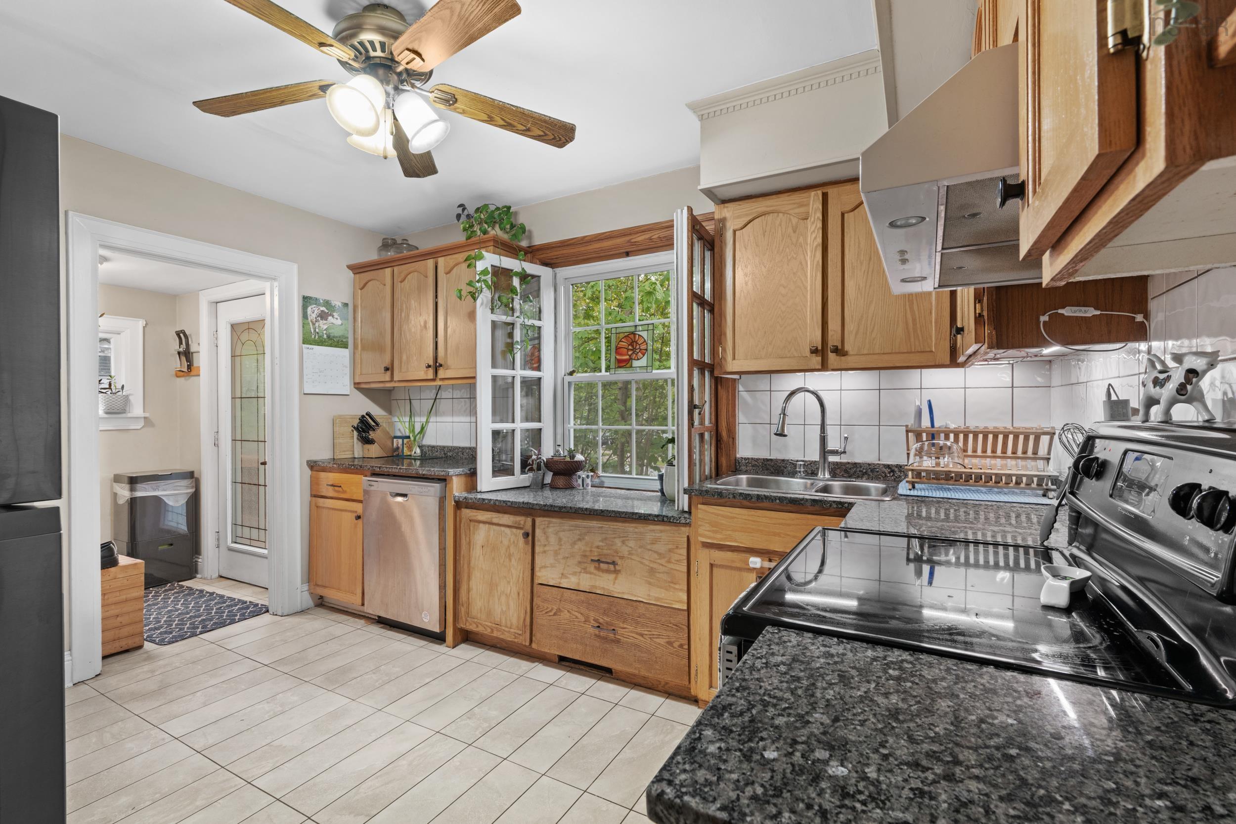 $749,999.00: 3313 Robie Street, North End