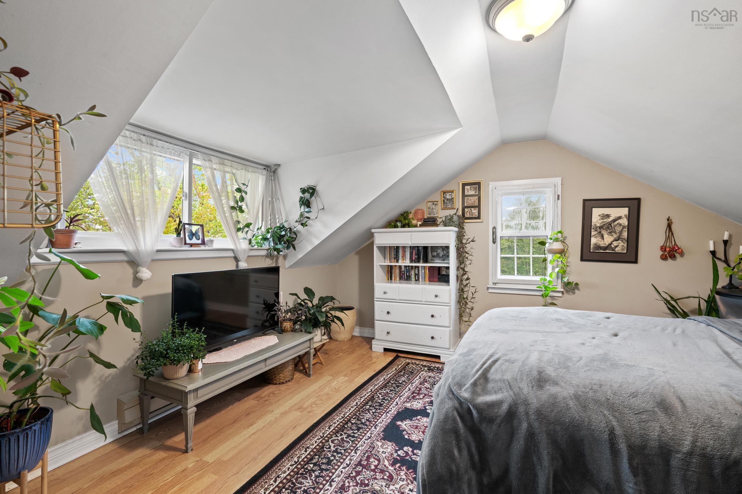 $749,999.00: 3313 Robie Street, North End