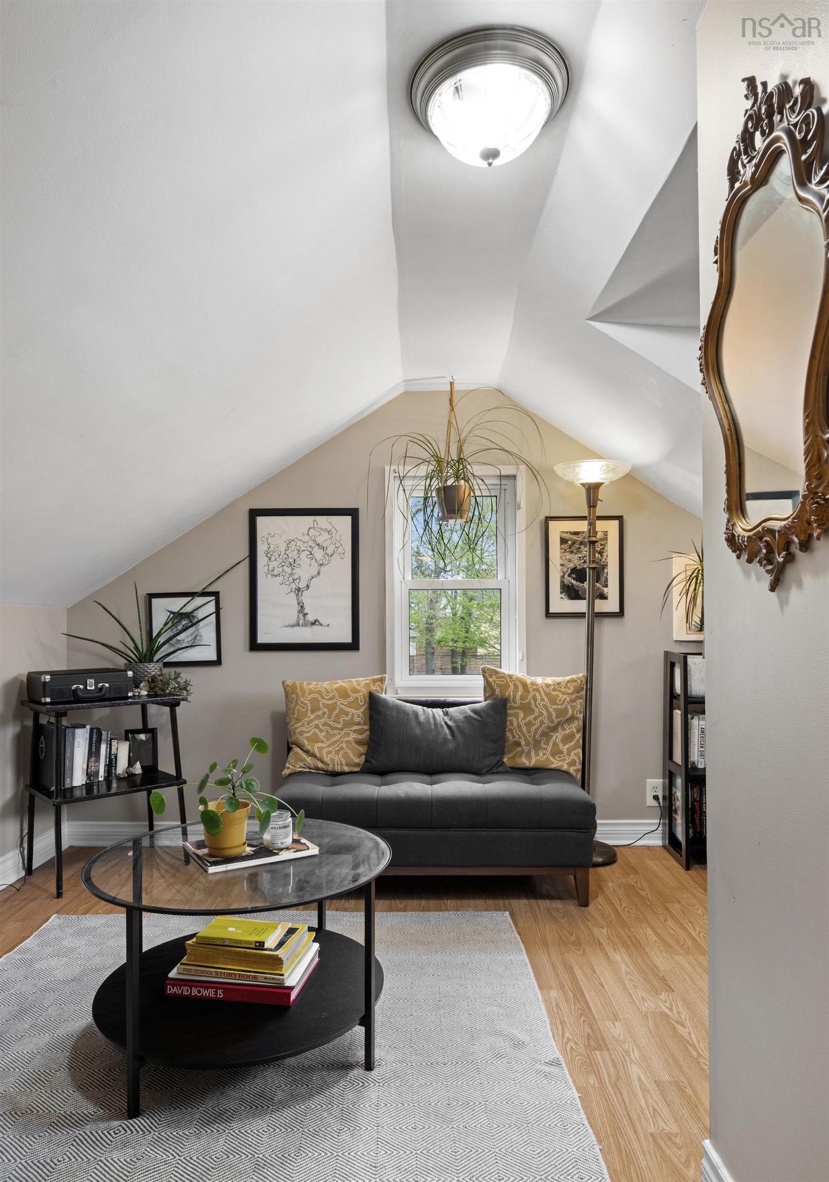 $749,999.00: 3313 Robie Street, North End