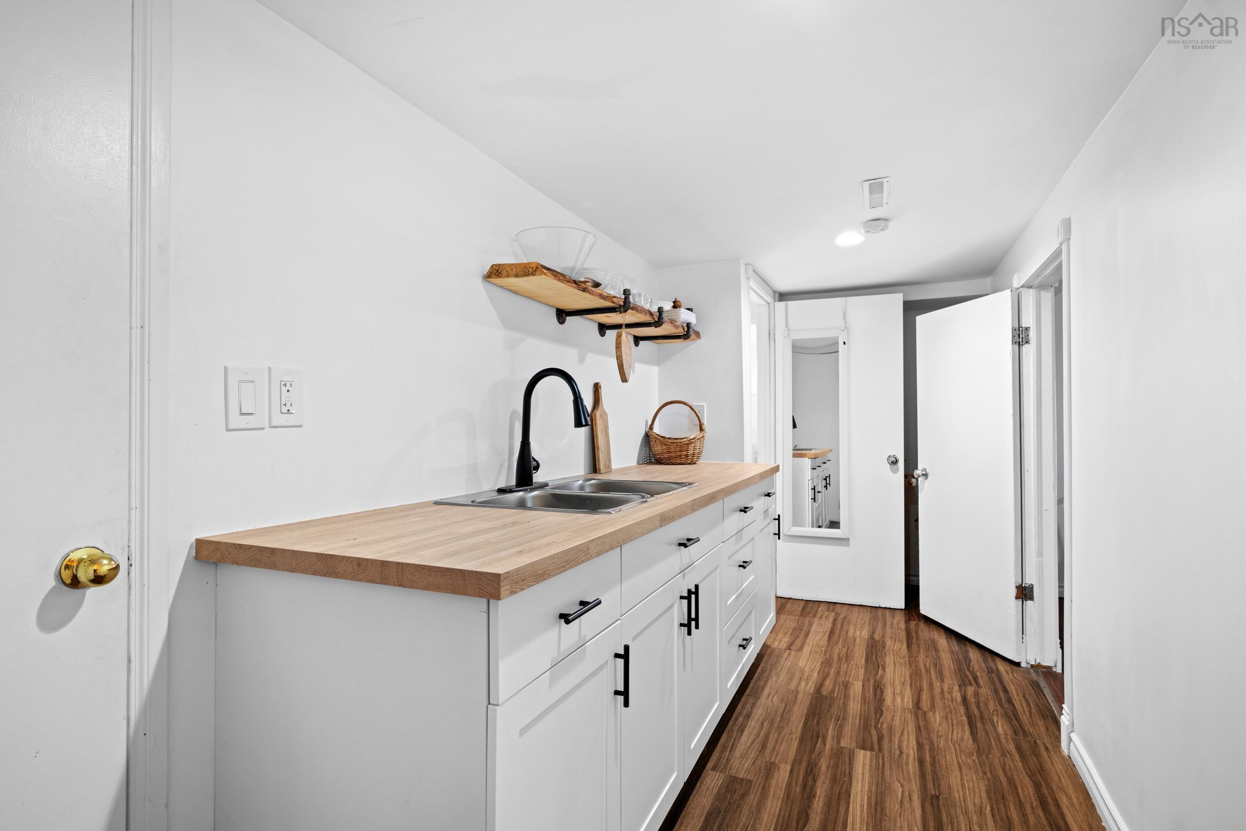 $749,999.00: 3313 Robie Street, North End
