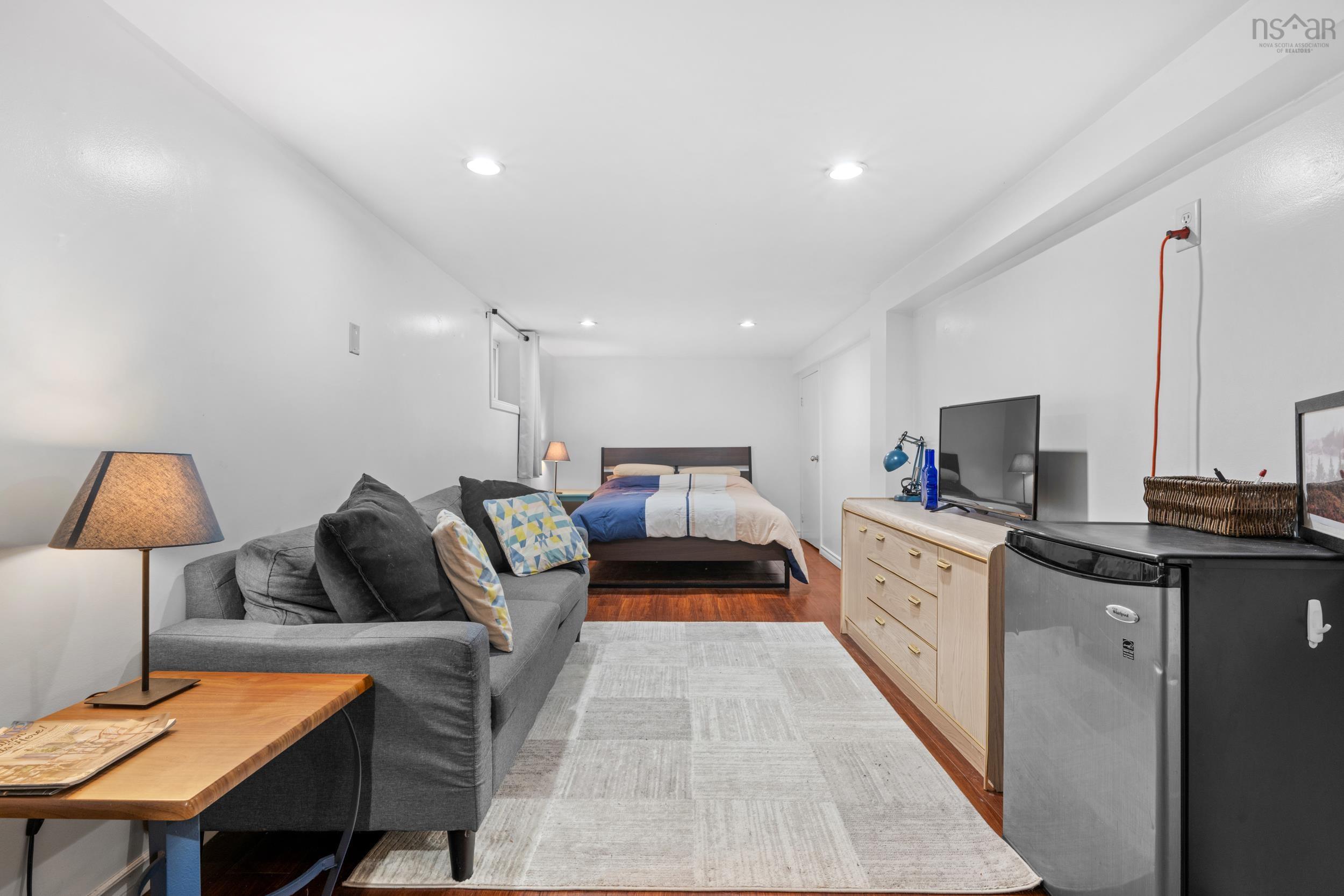 $749,999.00: 3313 Robie Street, North End
