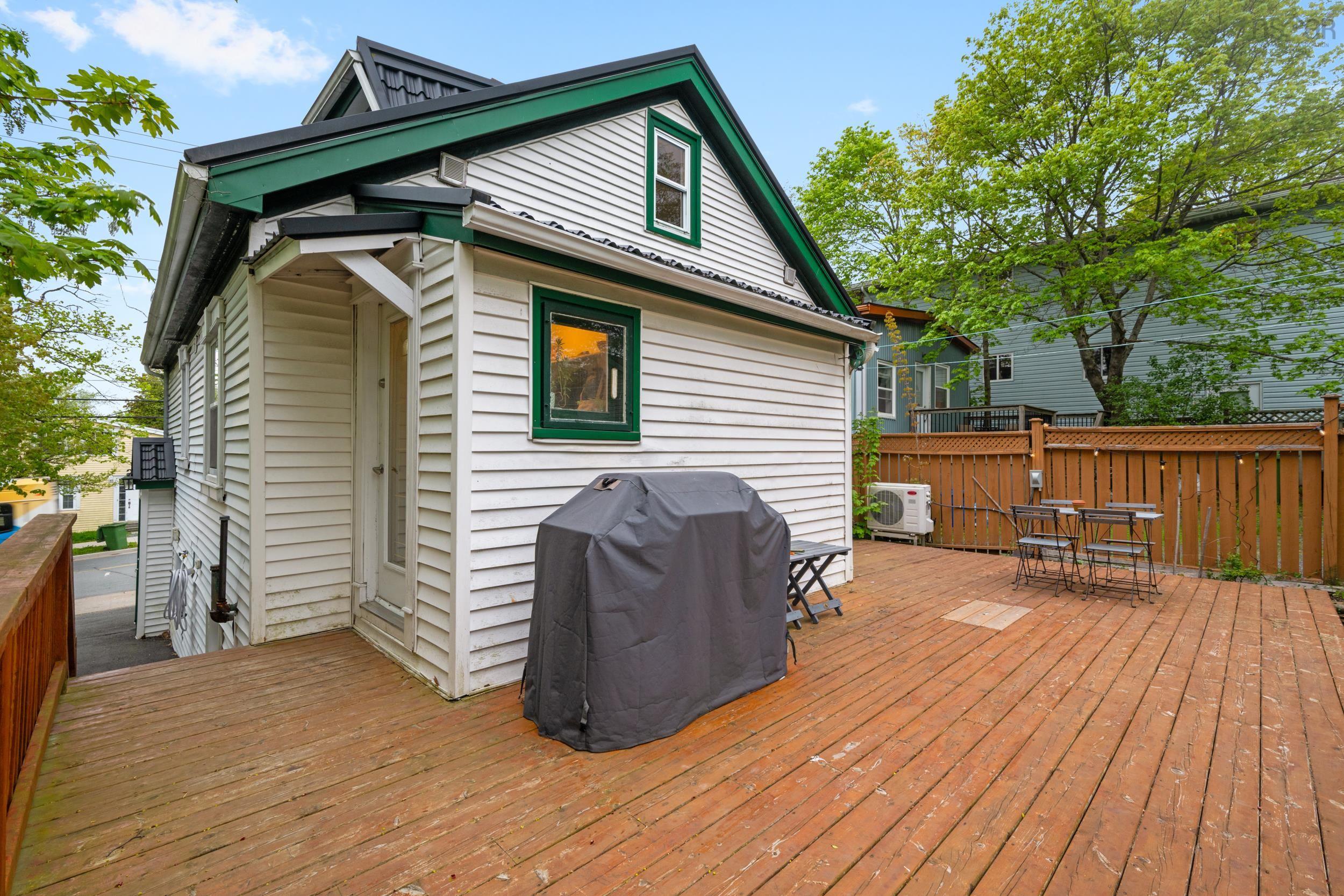 $749,999.00: 3313 Robie Street, North End