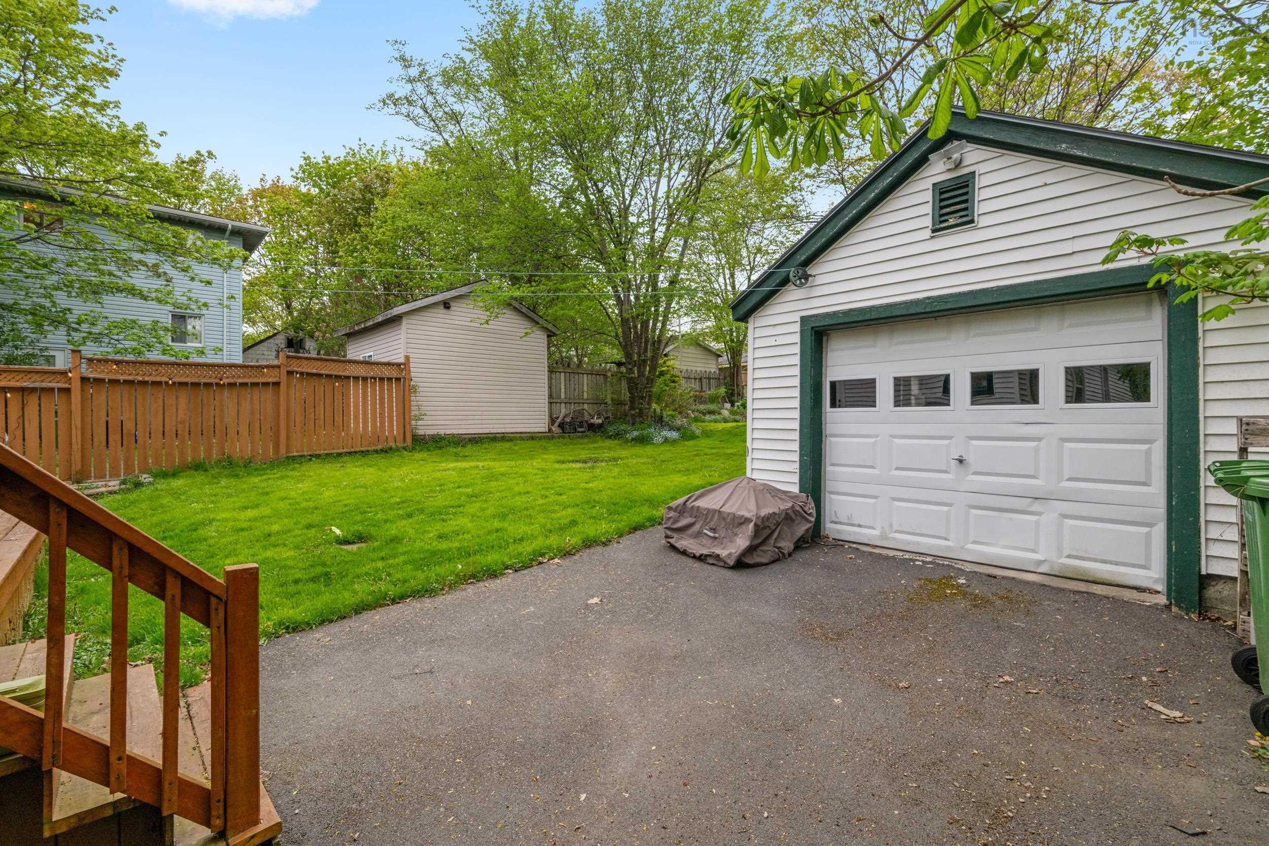 $749,999.00: 3313 Robie Street, North End