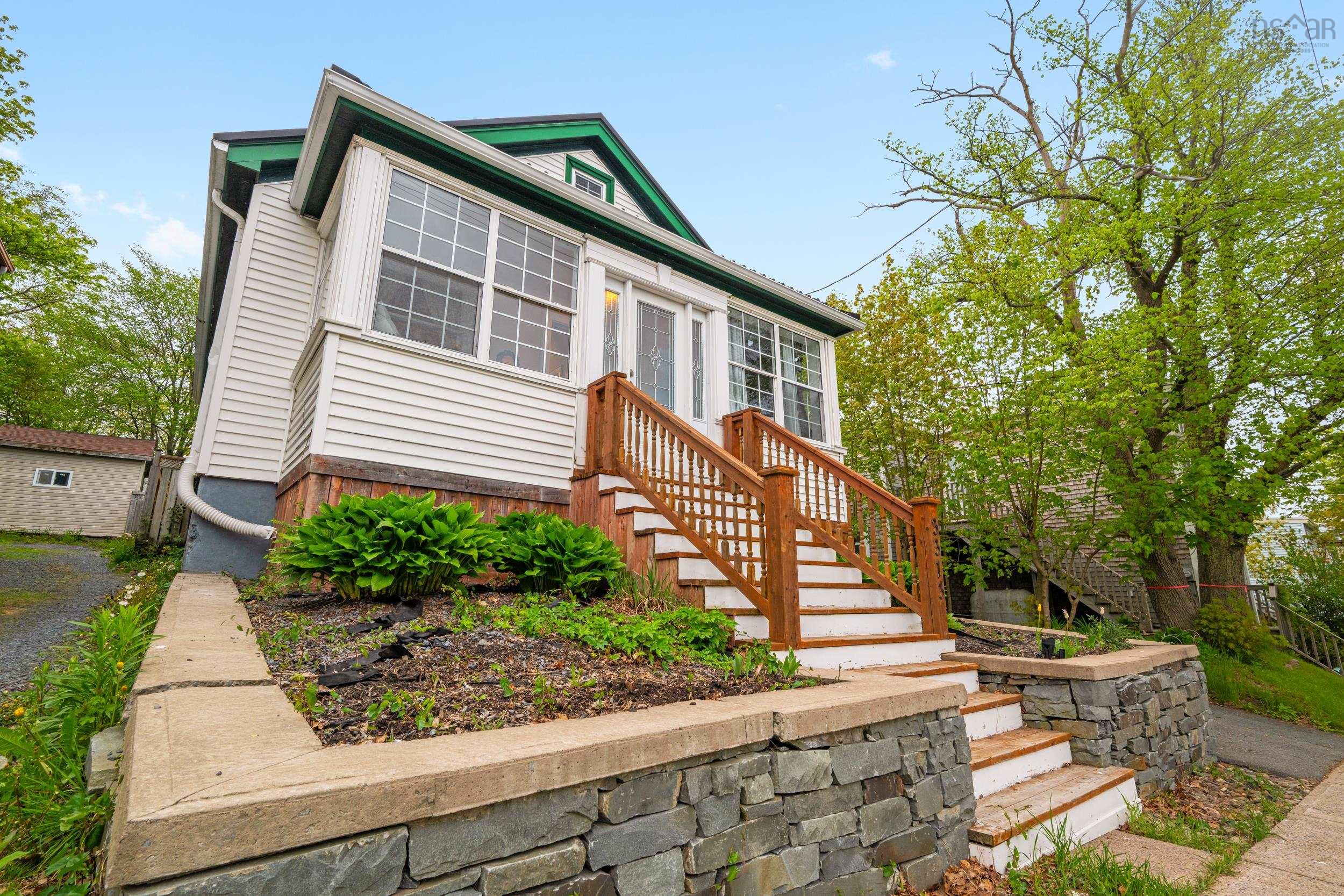 $749,999.00: 3313 Robie Street, North End