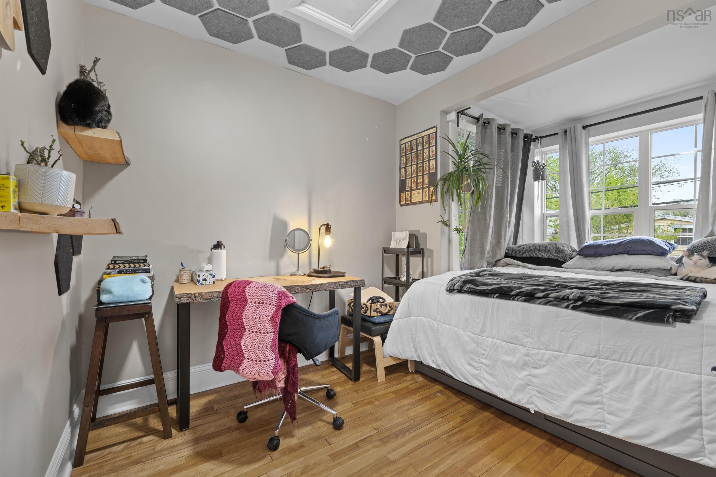 $749,999.00: 3313 Robie Street, North End