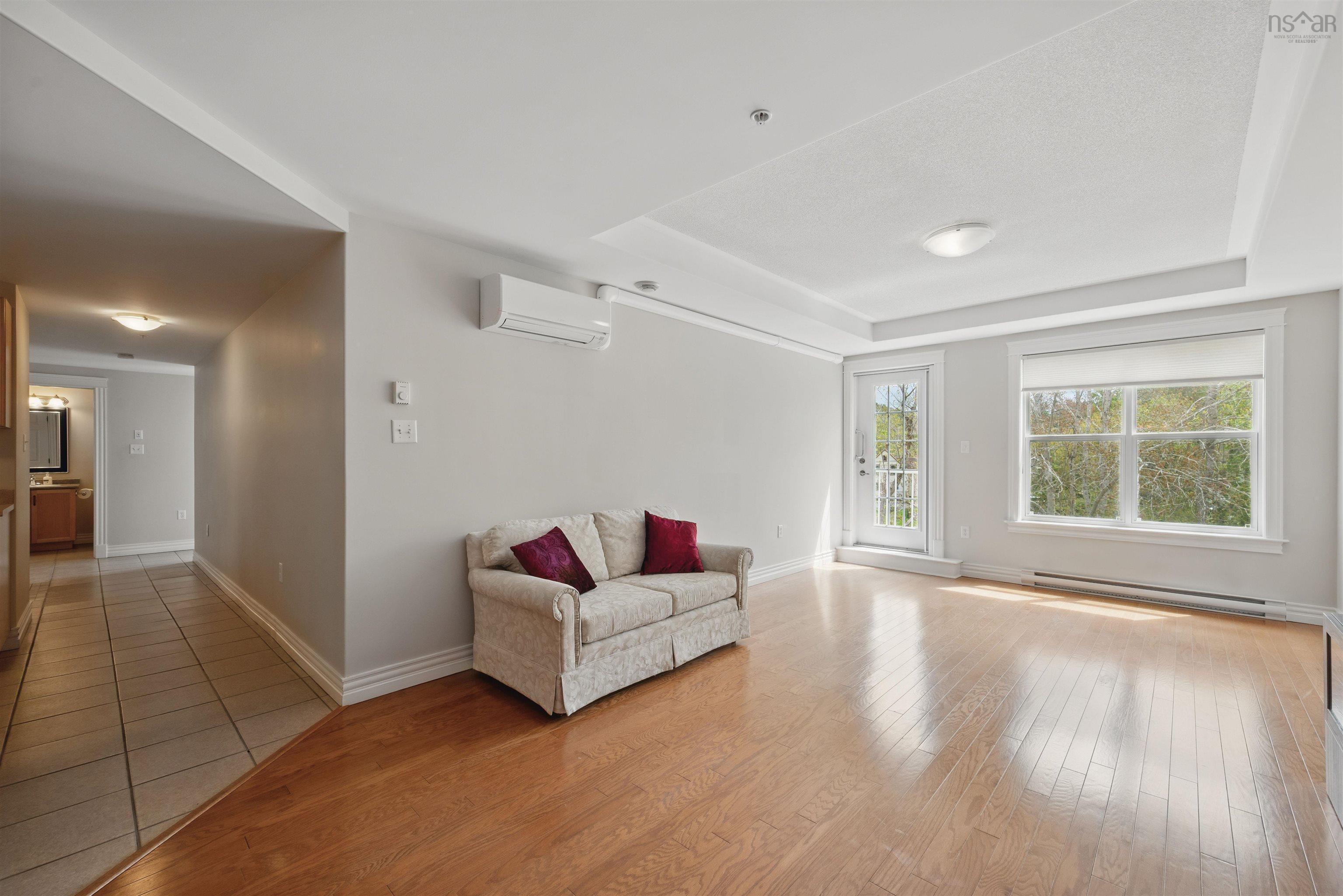 $350,000.00: 305 476 Main Street, Mahone Bay