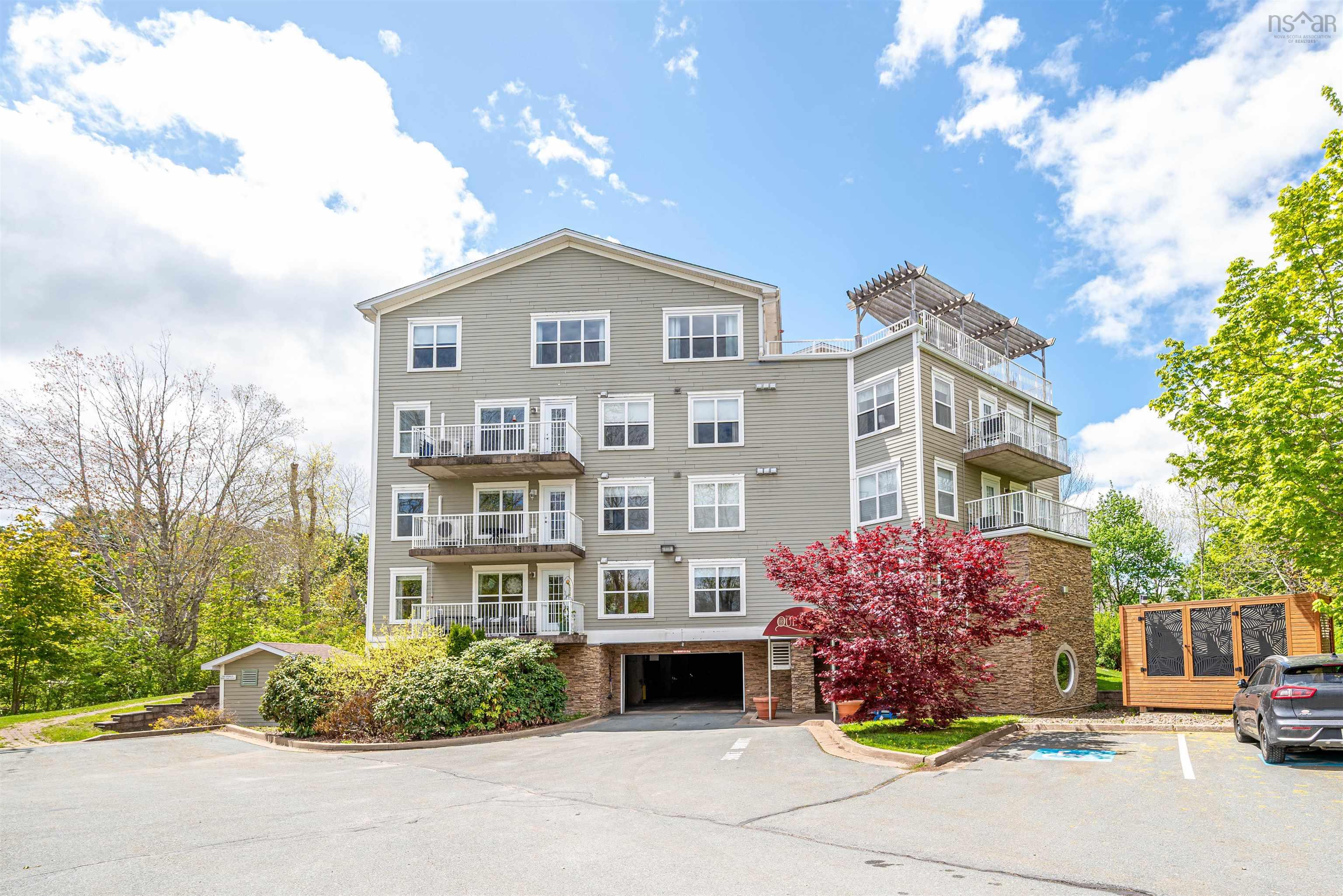 $350,000.00: 305 476 Main Street, Mahone Bay