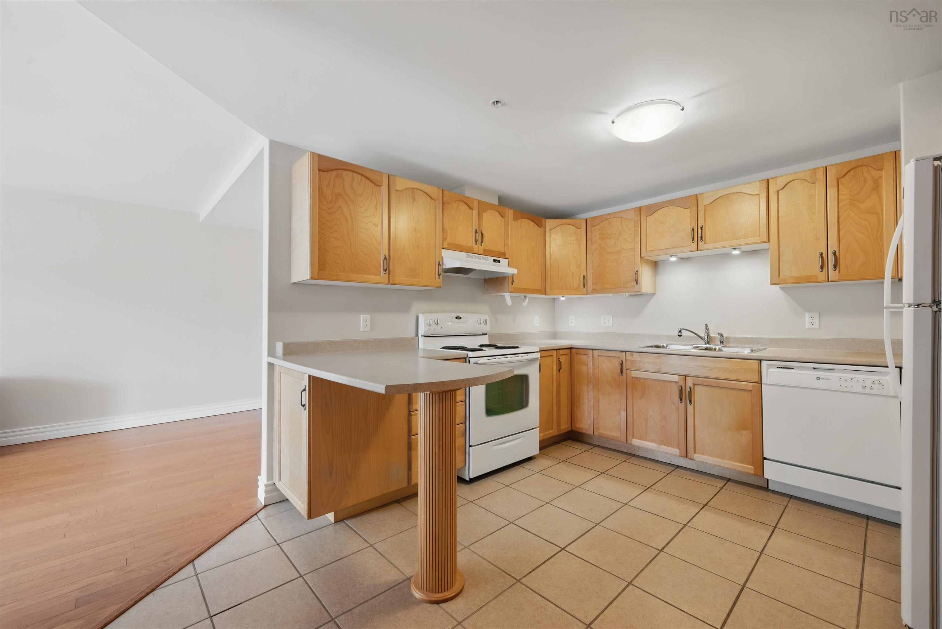 $350,000.00: 305 476 Main Street, Mahone Bay