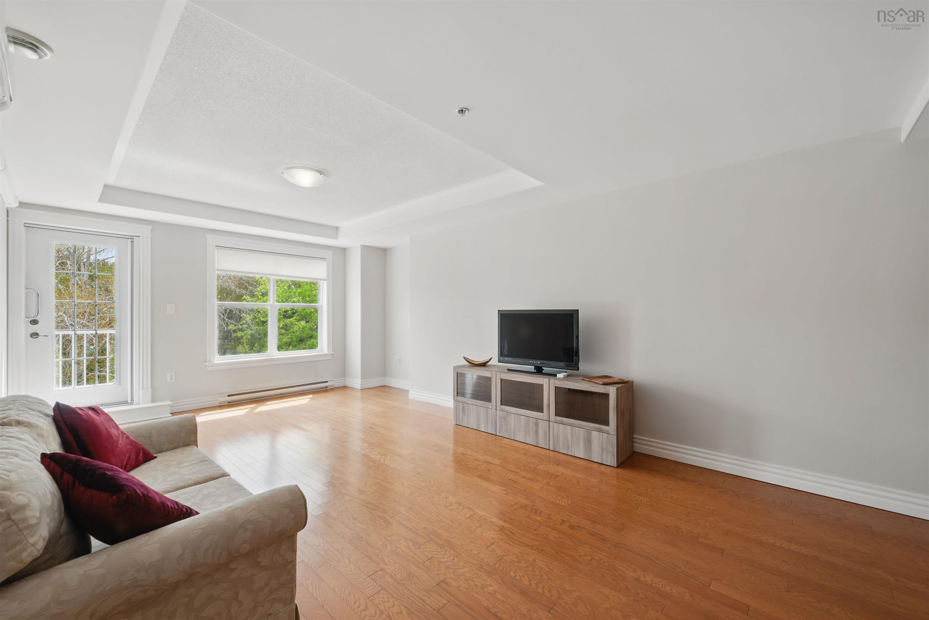 $350,000.00: 305 476 Main Street, Mahone Bay