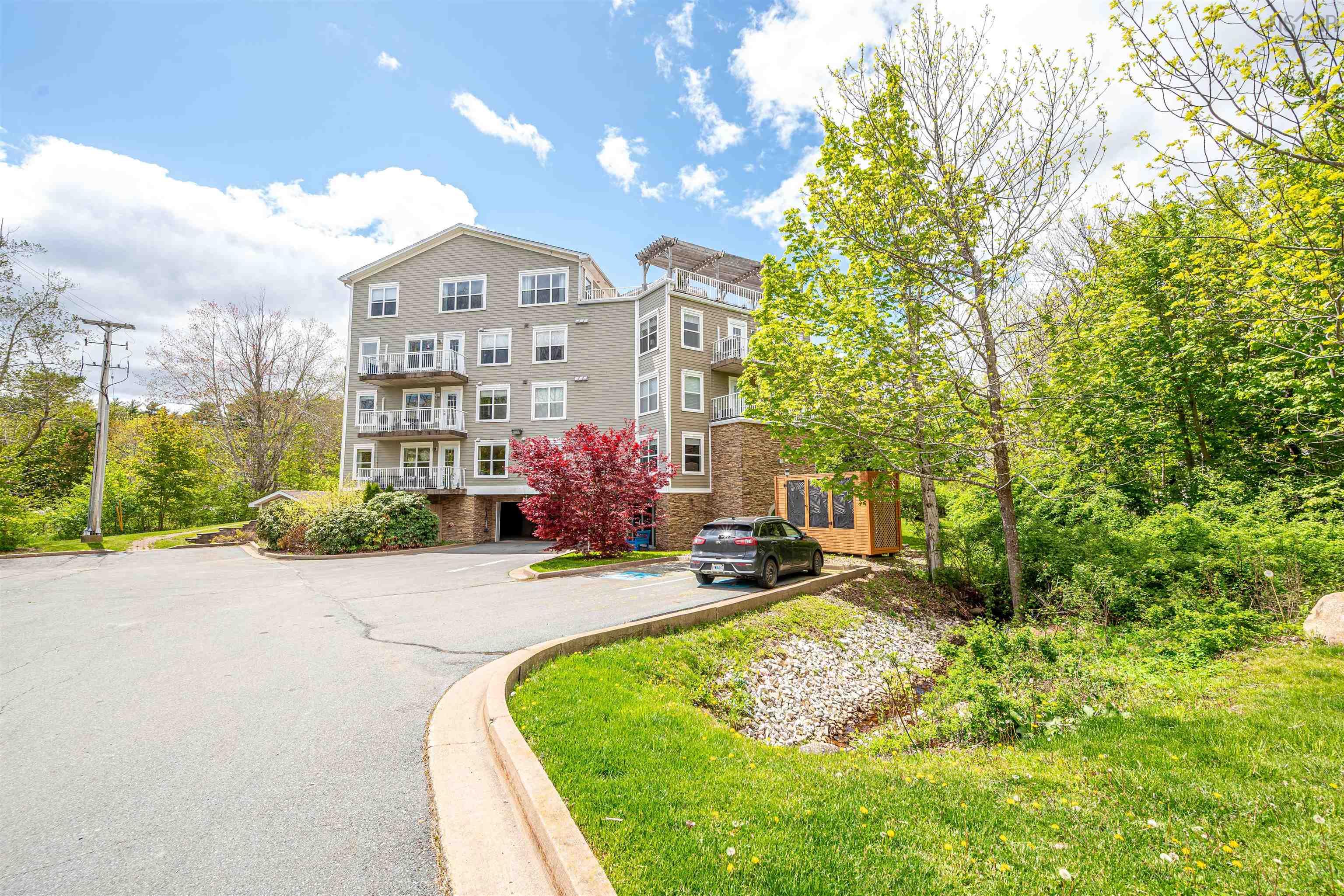 $350,000.00: 305 476 Main Street, Mahone Bay