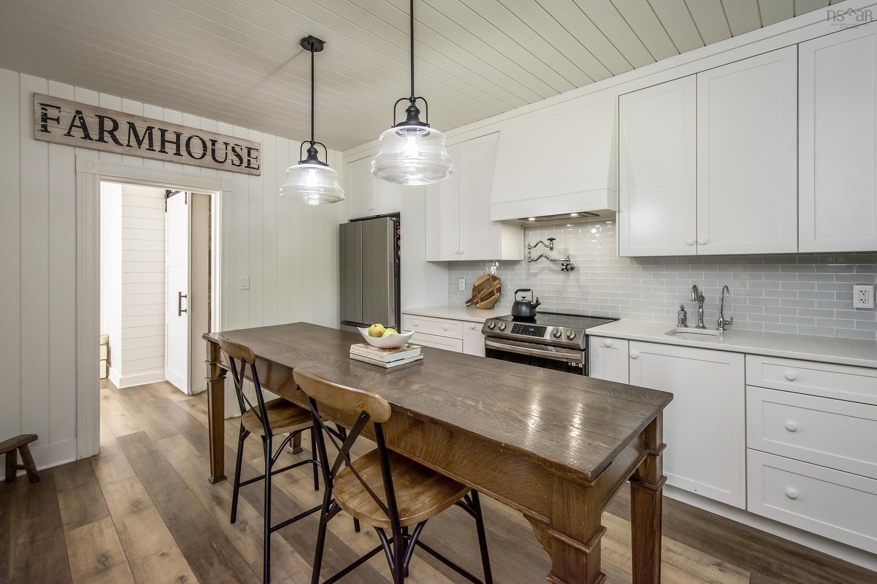 $629,900.00: 16 Garden Lane, Mahone Bay