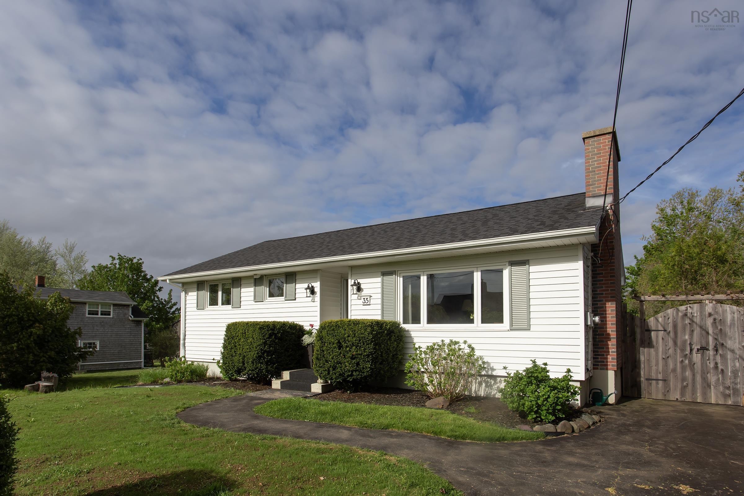$375,000.00: 35 Montague Row, Digby