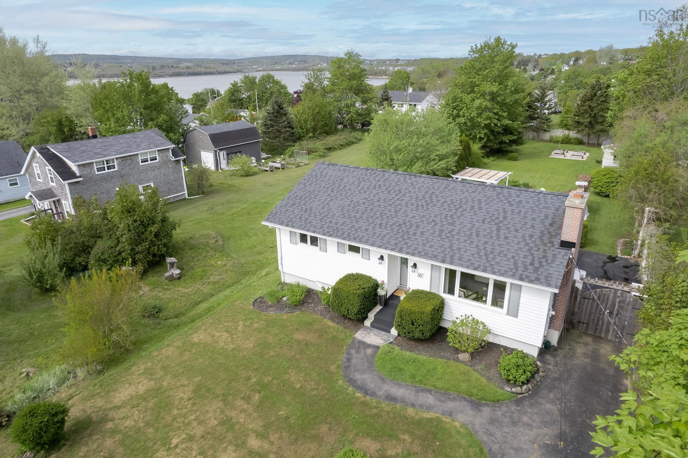$375,000.00: 35 Montague Row, Digby