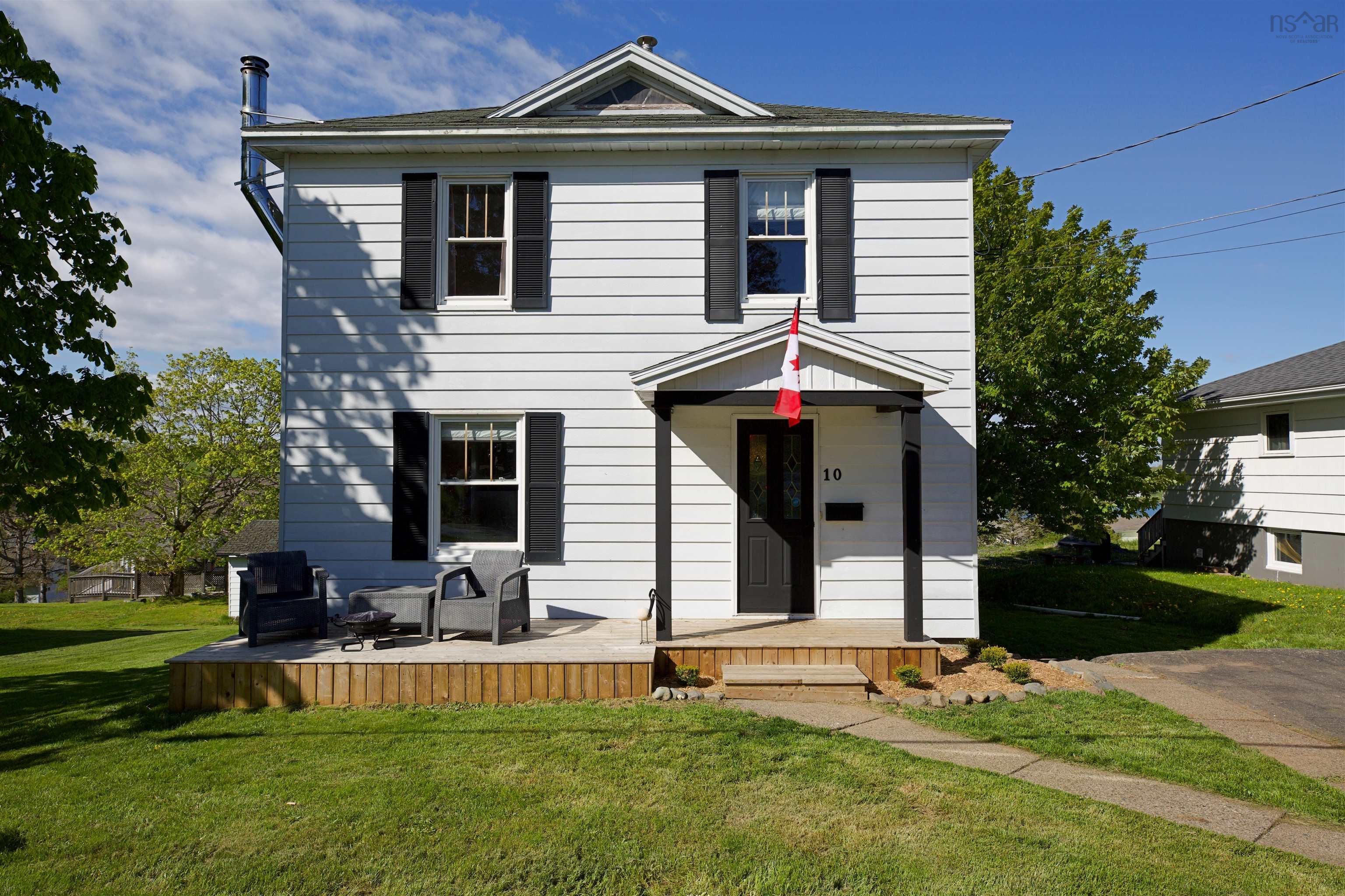 $519,000.00: 10 Kissing Bridge Road, Lunenburg