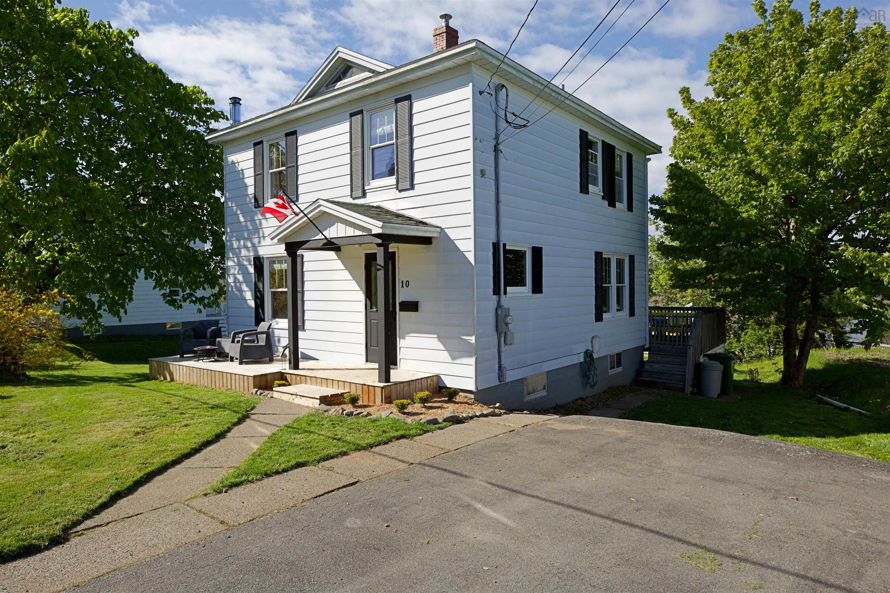 $519,000.00: 10 Kissing Bridge Road, Lunenburg